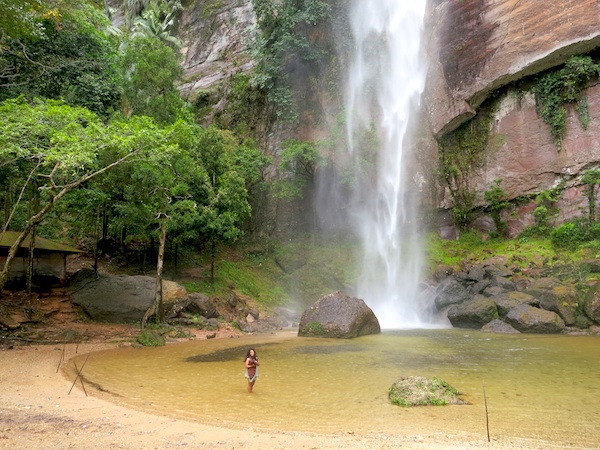 Menikmati tebing dan air terjun di Lembah Harau 