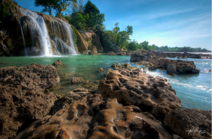 Menunggu Sunset Di Air Terjun Toroan