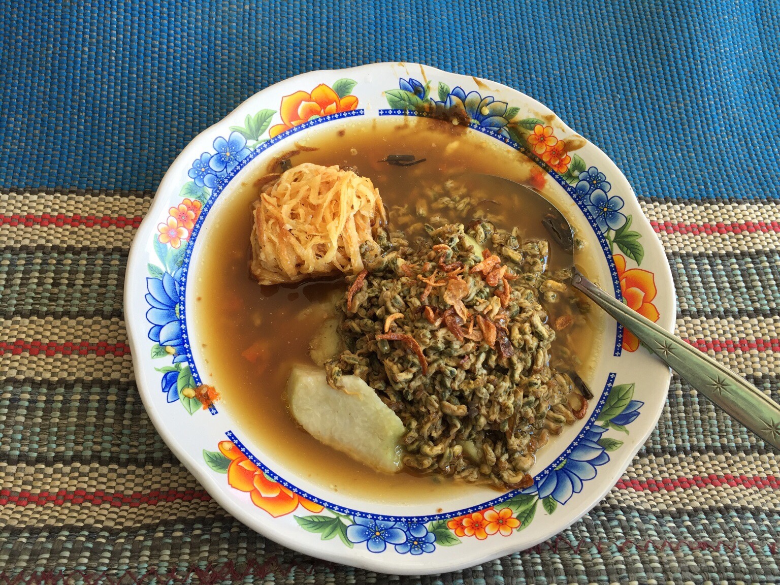 Spot Lontong  Kupang  Yang Siap Bikin Kenyang