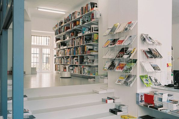Menelusuri Toko Buku Indie di Berlin Jerman - Pro QM