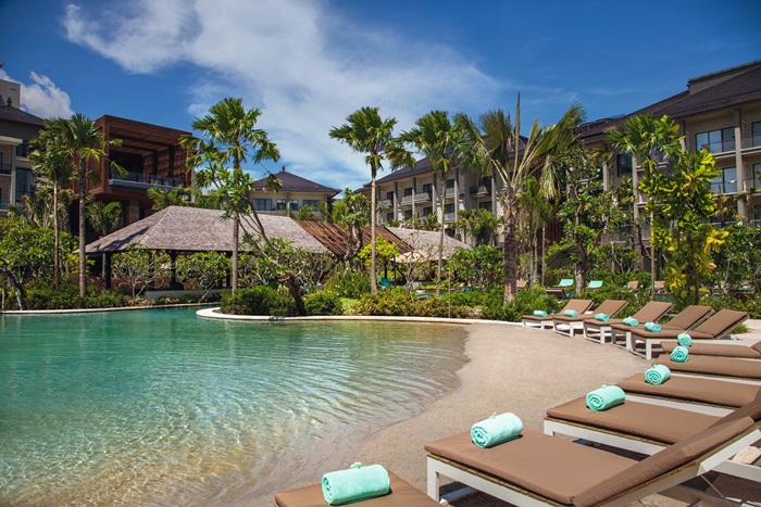 Area pantai buatan Movenpick Resort & Spa Jimbaran Bali