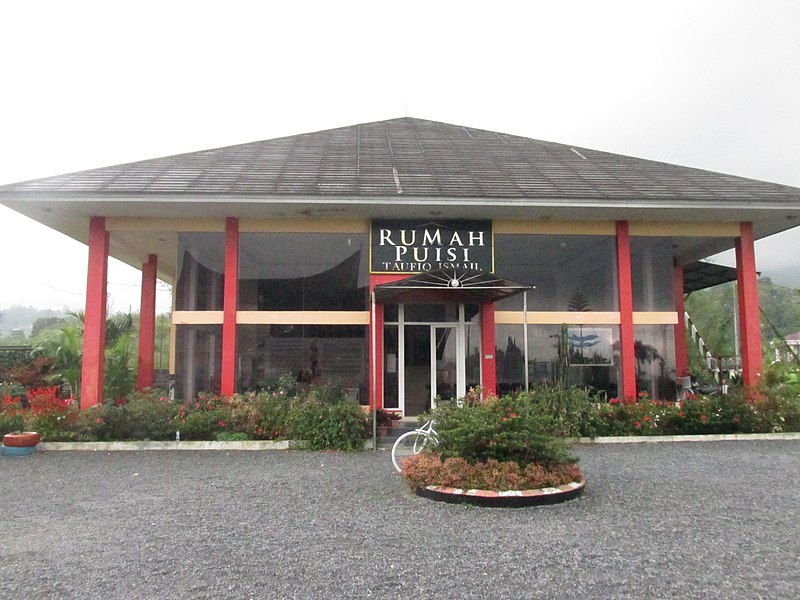 Rumah Puisi Taufiq Ismail