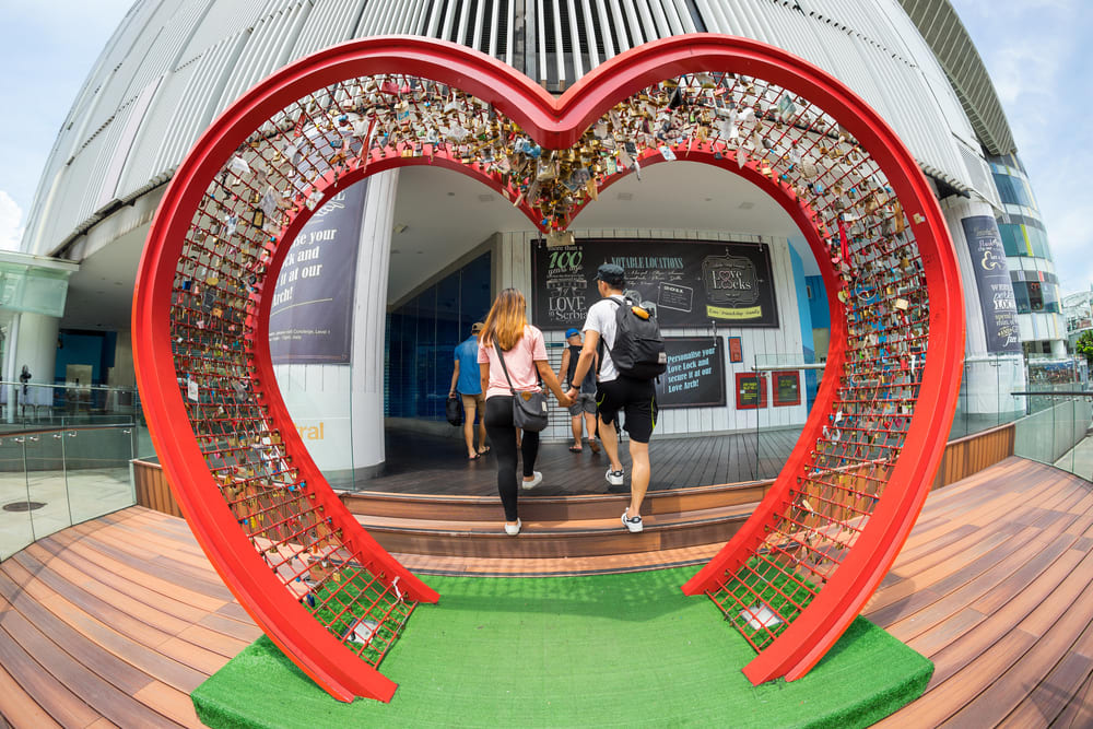 6 Best Romantic Places In The World To Find Love How To Visit Juliet Statue And Pont Des Arts Bridge Catch all the new movies and upcoming movies at paytm and book your tickets within minutes on paytm.