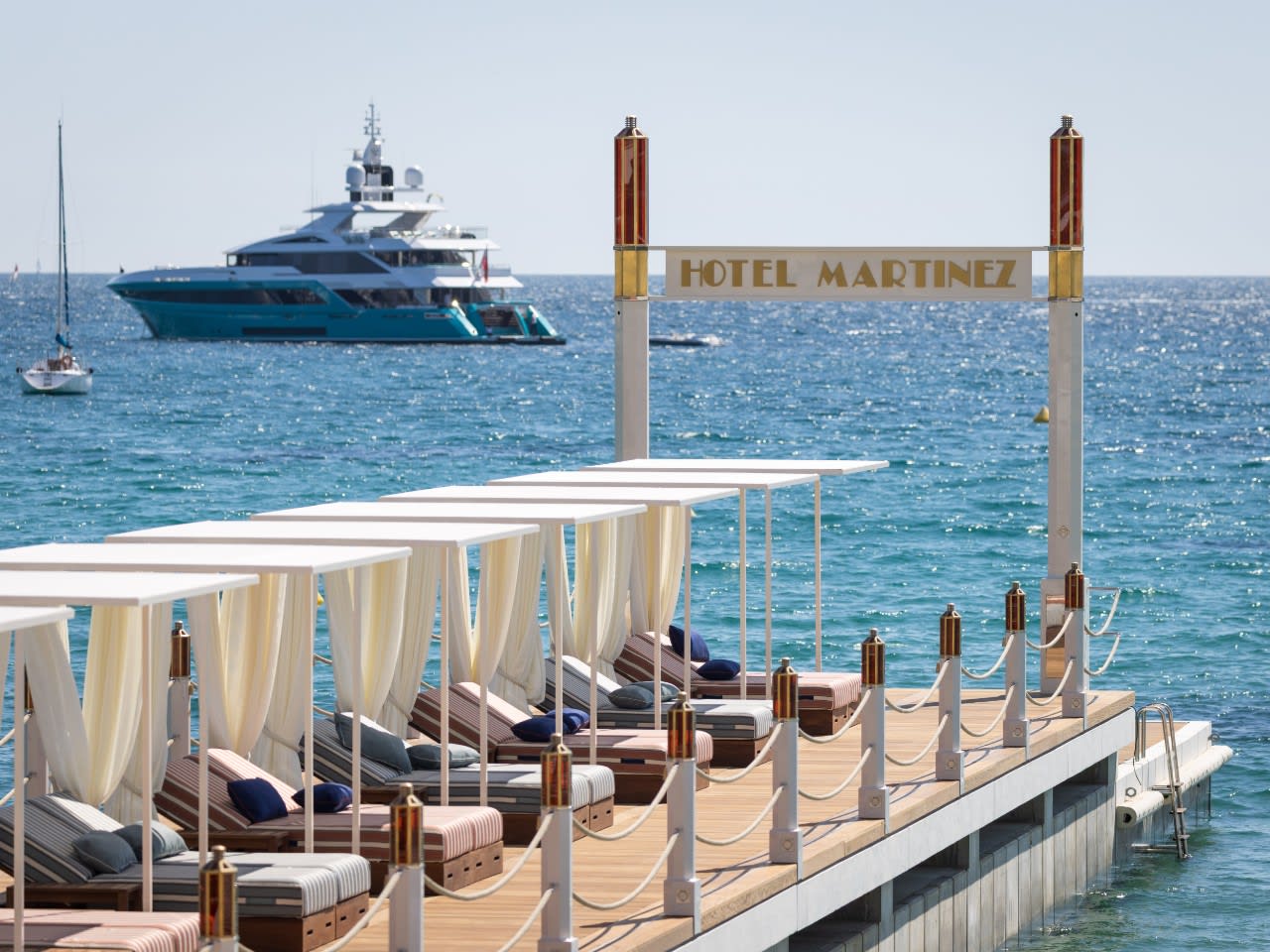 Jcagh P2394 La Plage Du Martinez Ponton Boat 1280x1280