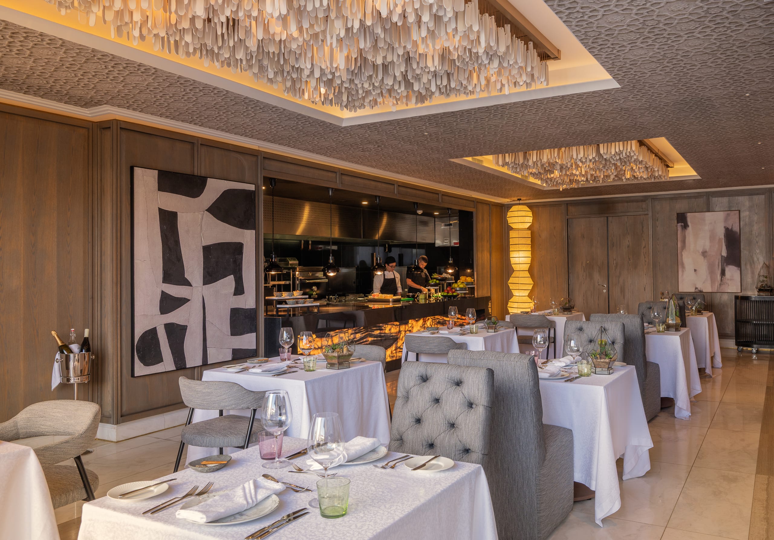 Restuarant Setup With View of Open Kitchen