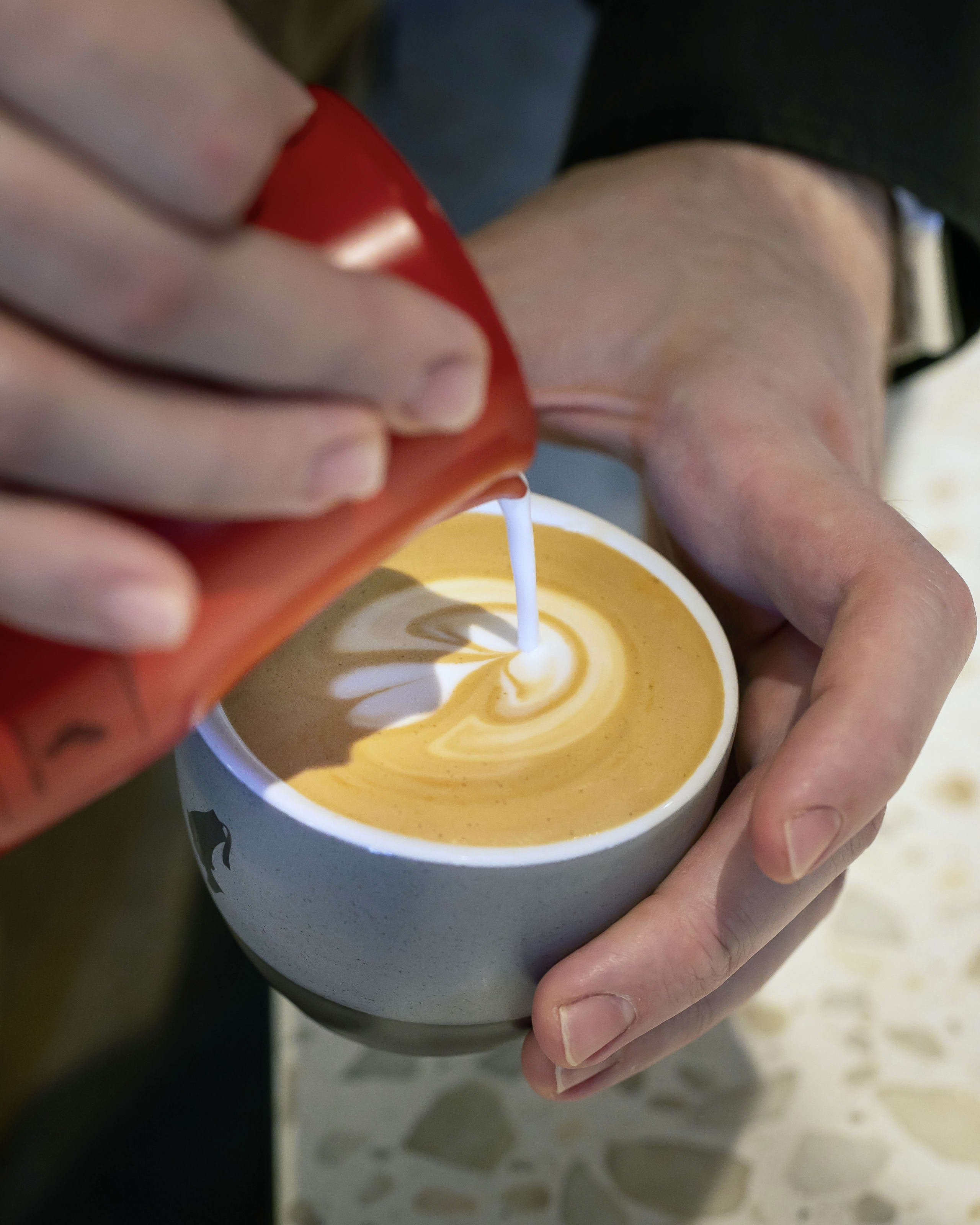 BERGH-1838-Deli-Barista-Making-Cappuccino