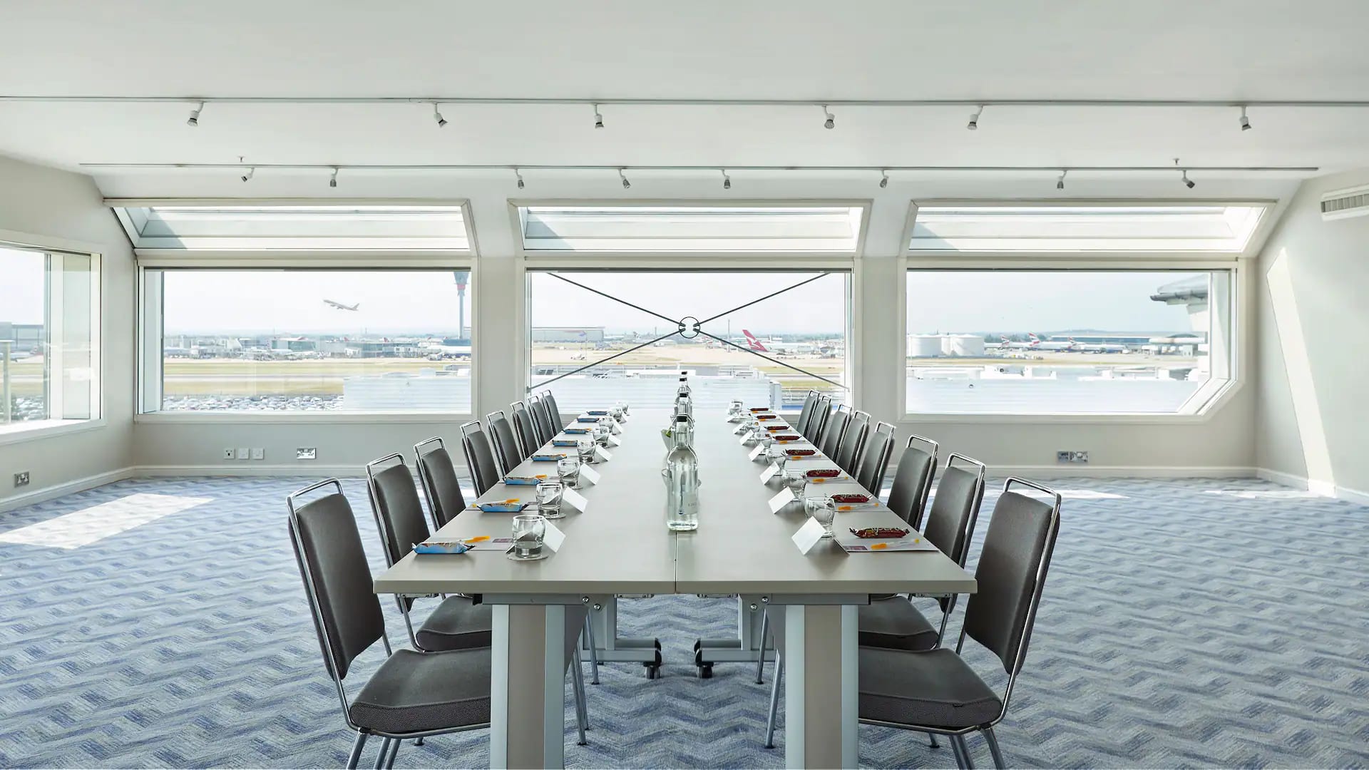 Hyatt Place London Heathrow Airport P072 Meeting Place.16x9