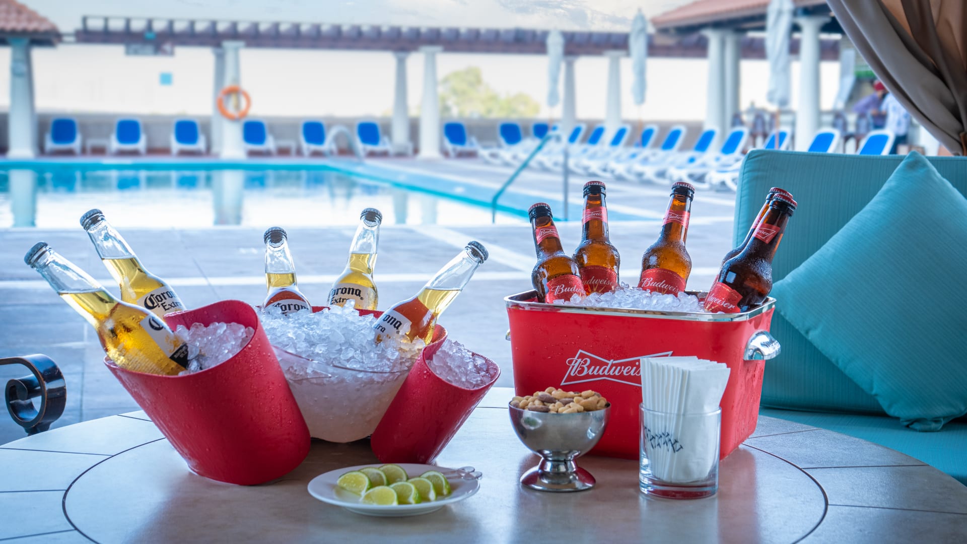 Pool Bar