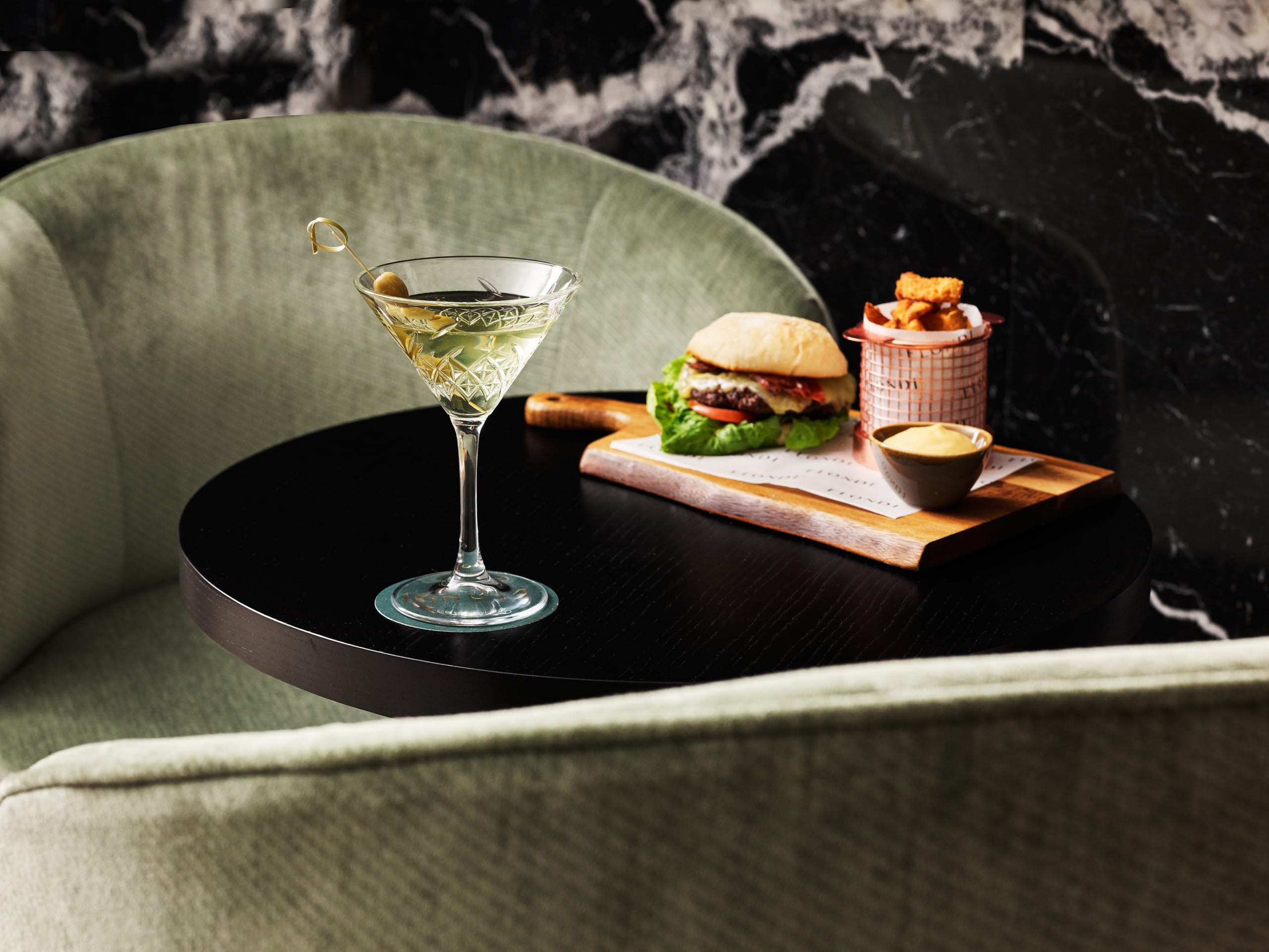 Elondi Bar   Burger With Chips and Martini