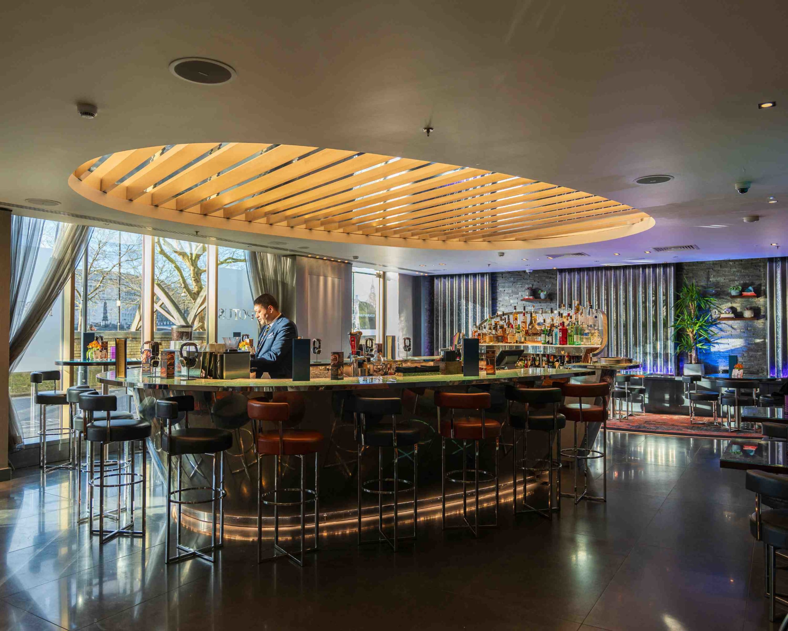 Lonre P0063 Potus Bar Wide Shot