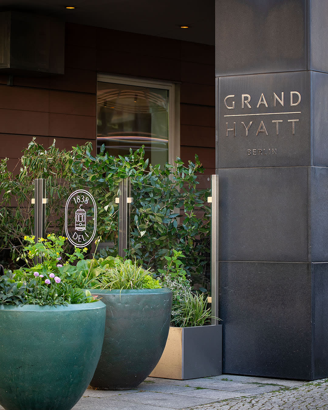 BERGH-1838-Deli-Entrance