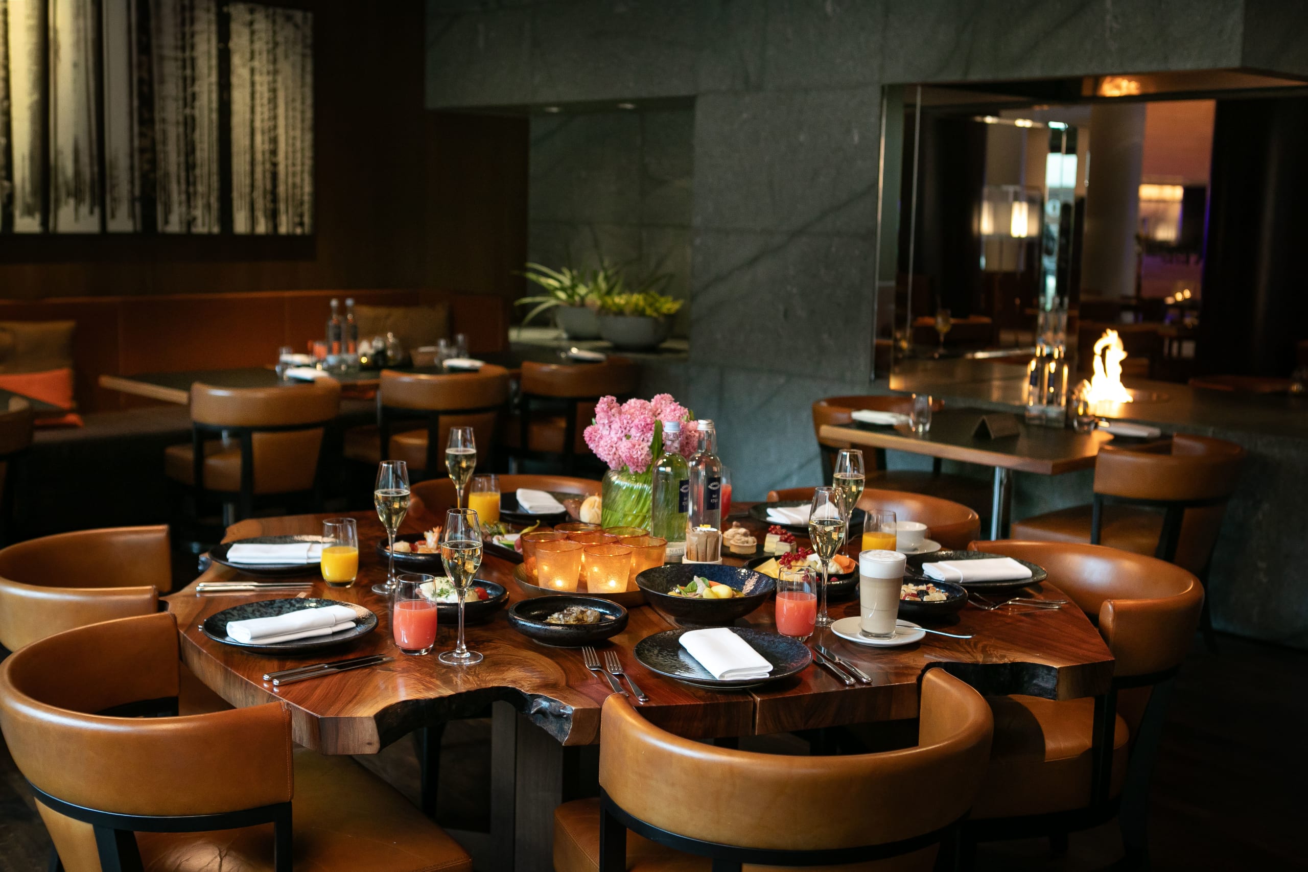 Bistro Mitte Foto Von White Kitchen 20250123 Extra Grand Brunch Tisch