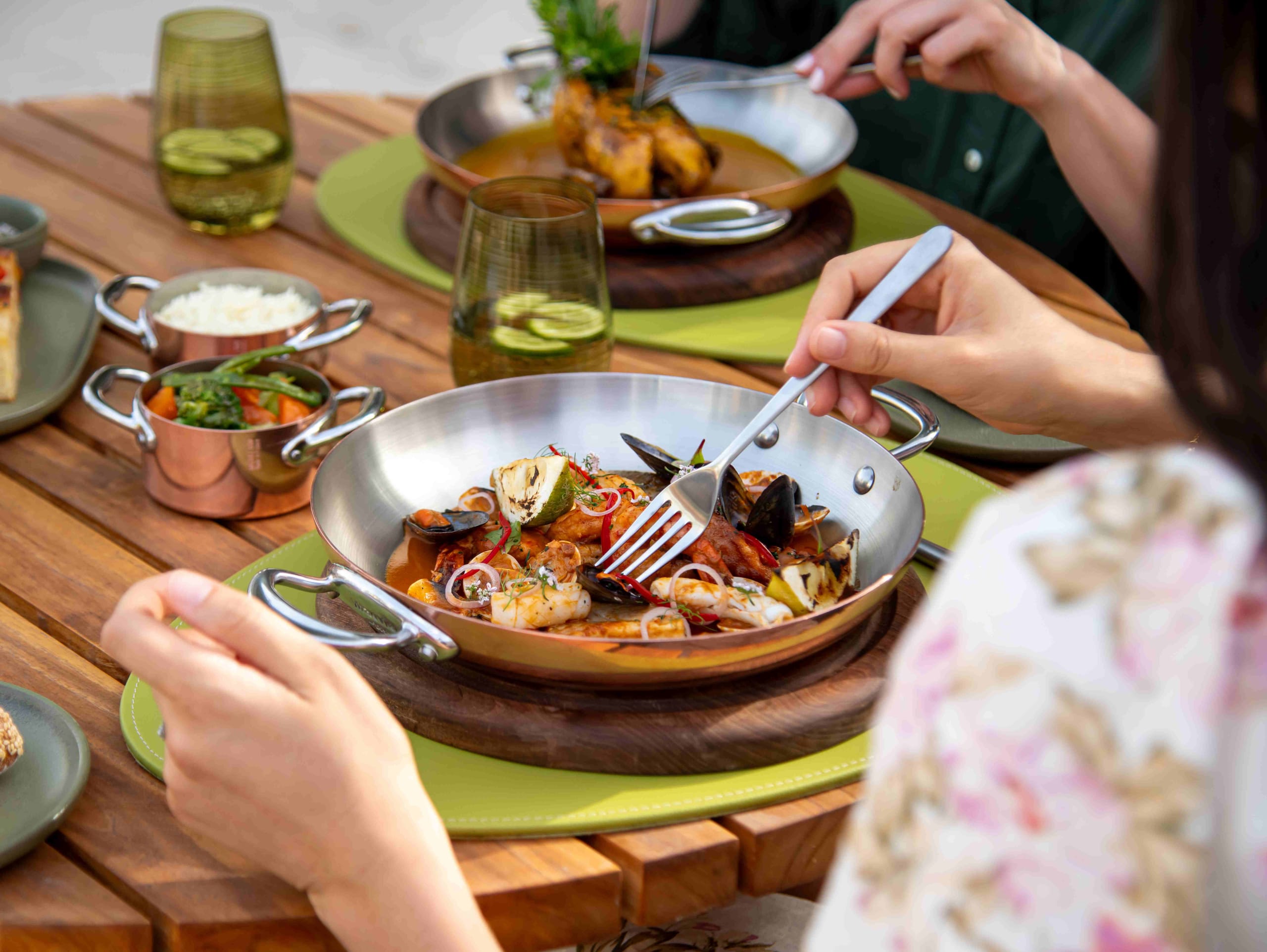 Pavillon Terrace&pool Lunch Seafood Cassolette Tomato Basil Red Curry Lemongrass Rice2