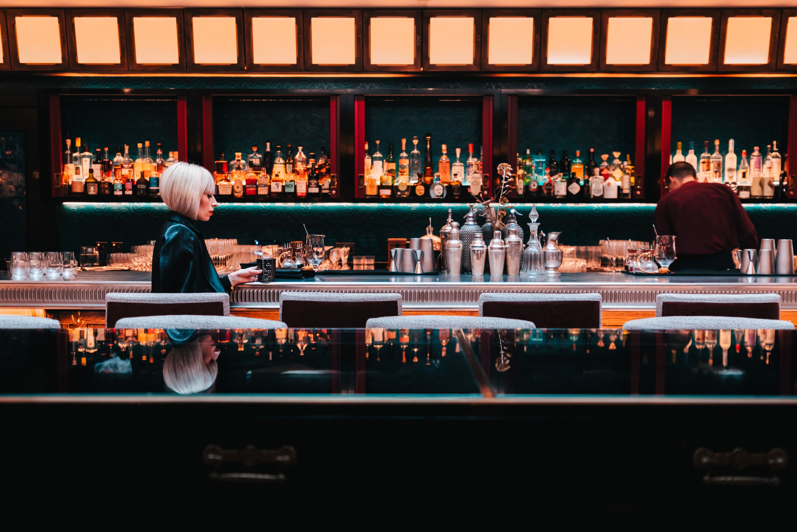 Lhrub P127 the 40 Elephants Woman at the Bar