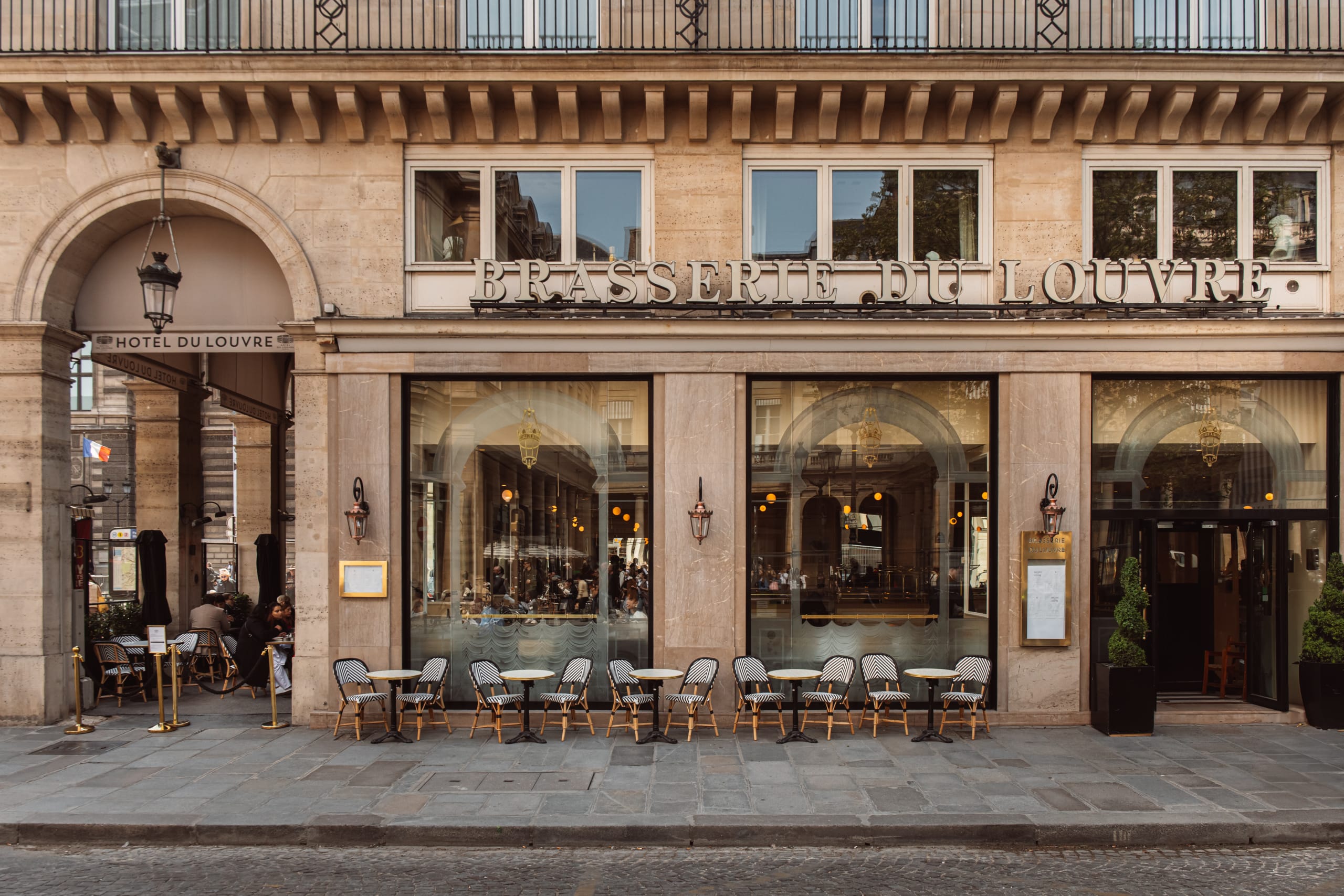 Brasserie Du Louvre Facade