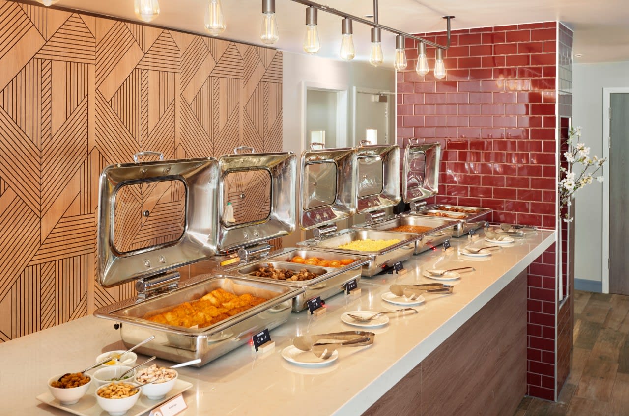 Hyatt Place London Heathrow Airport P063 Gallery Kitchen Breakfast 1280x1280