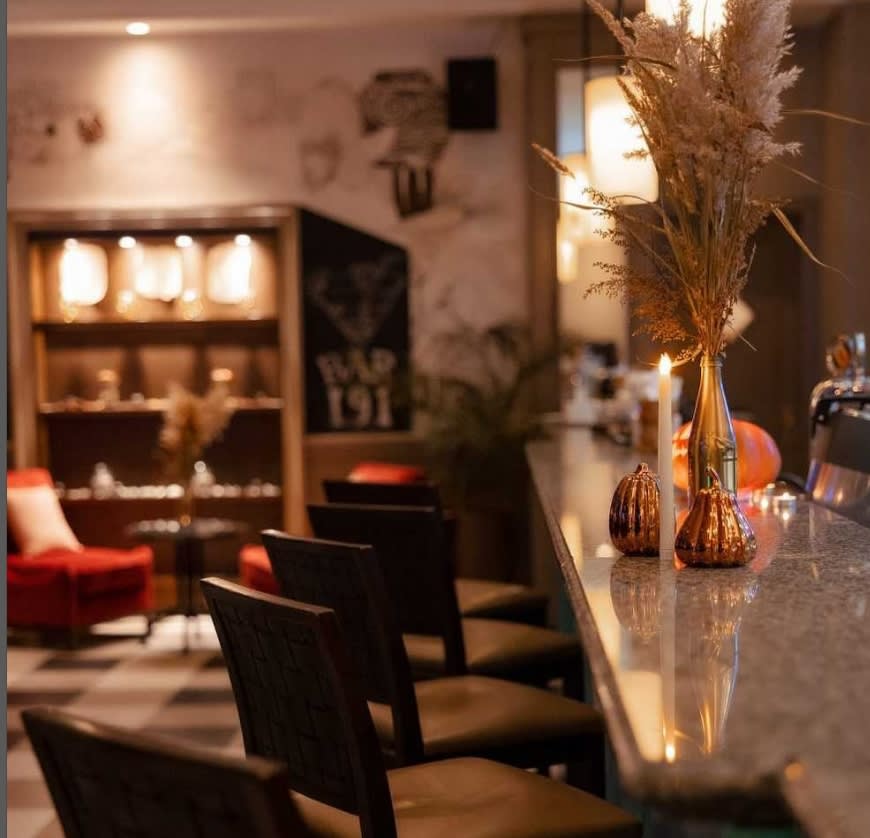 Bar@191