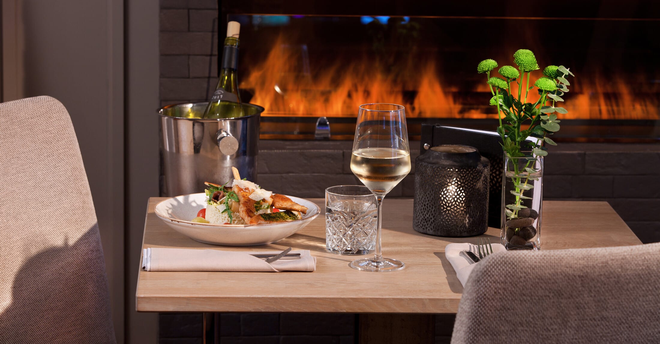 Lacoon Bar & Restaurant 