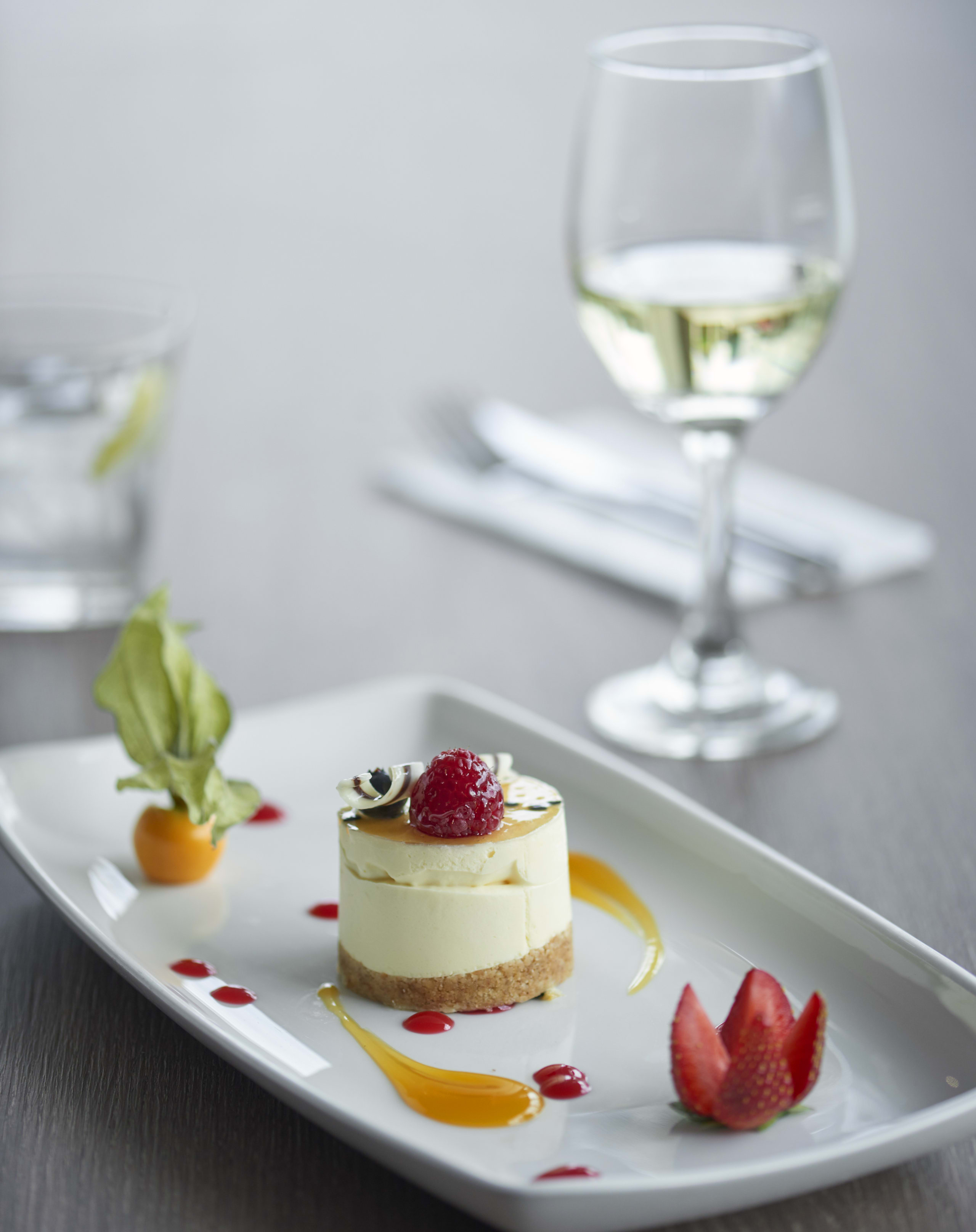 Hyatt Place London Heathrow Airport P006 Dining Cafe Dessert Cheesecake