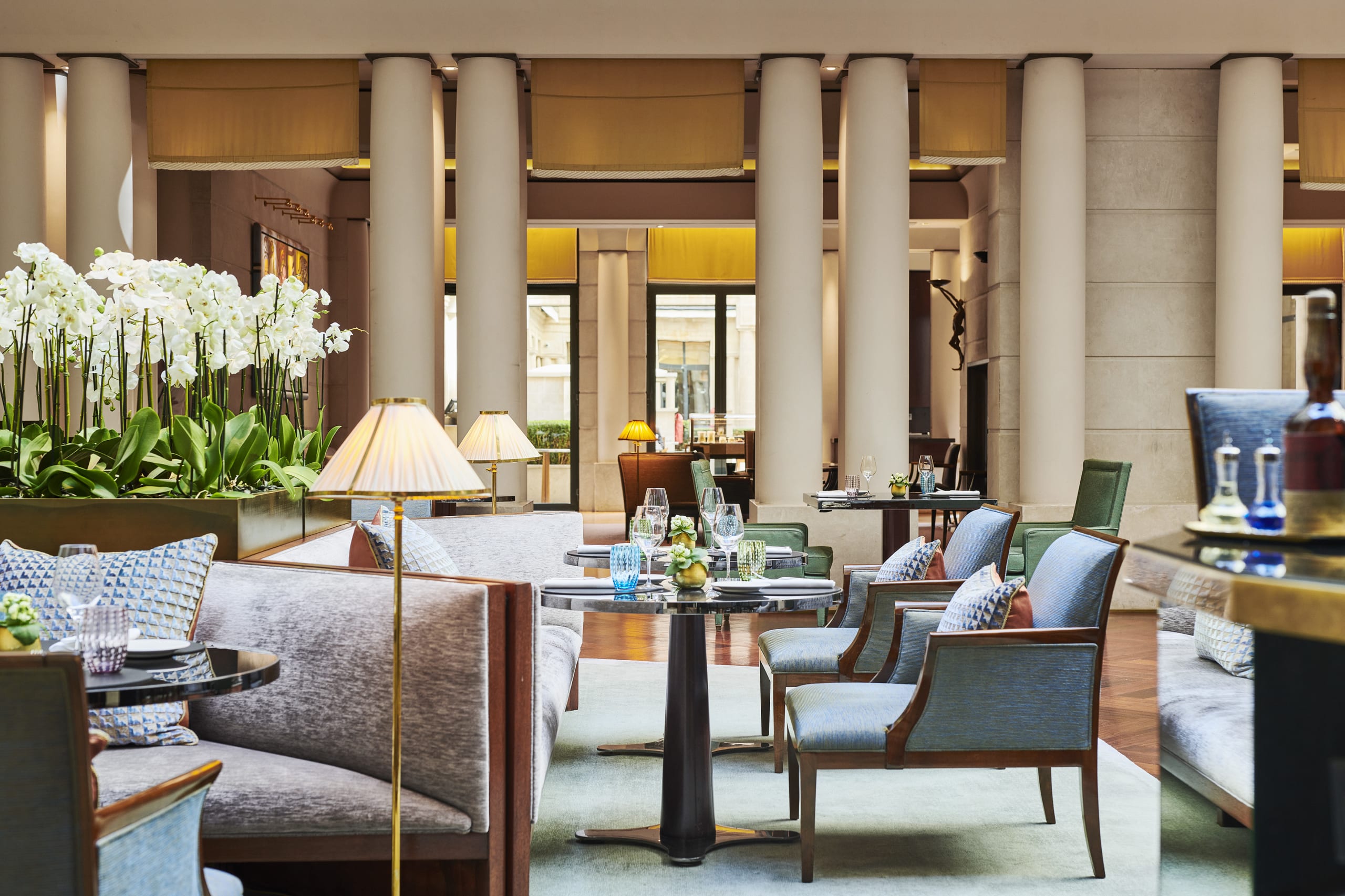 22.04   Phpv   Cafe Jeanne Room to Courtyard H @hospitality Builders