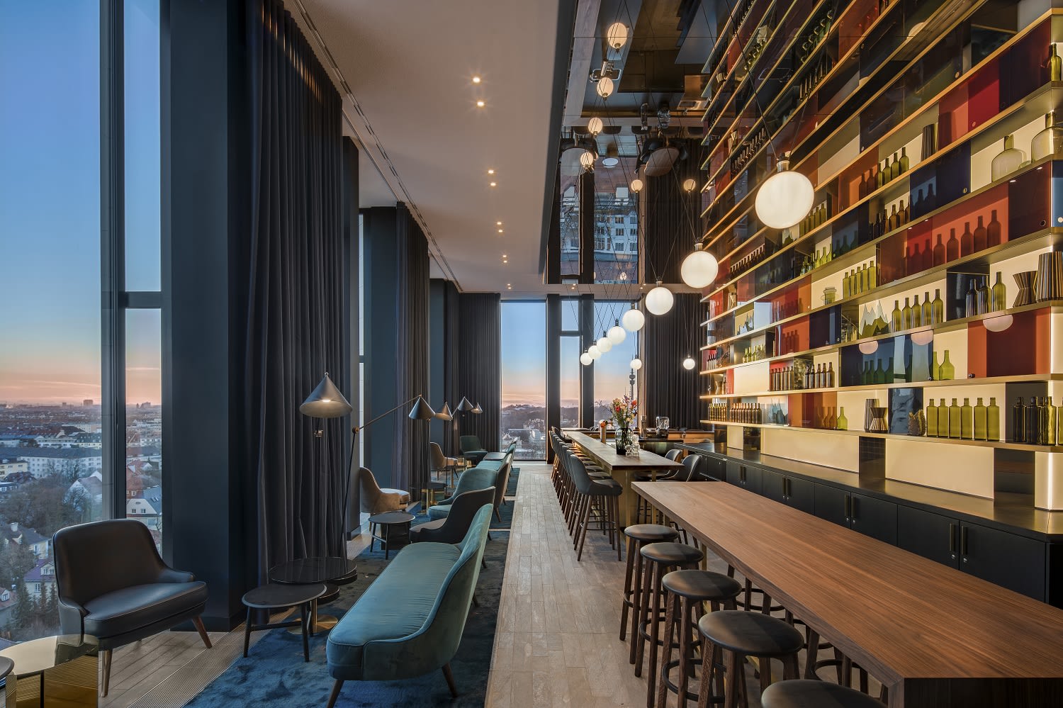 Andaz Munich Muniqo Rooftopbar Sideview