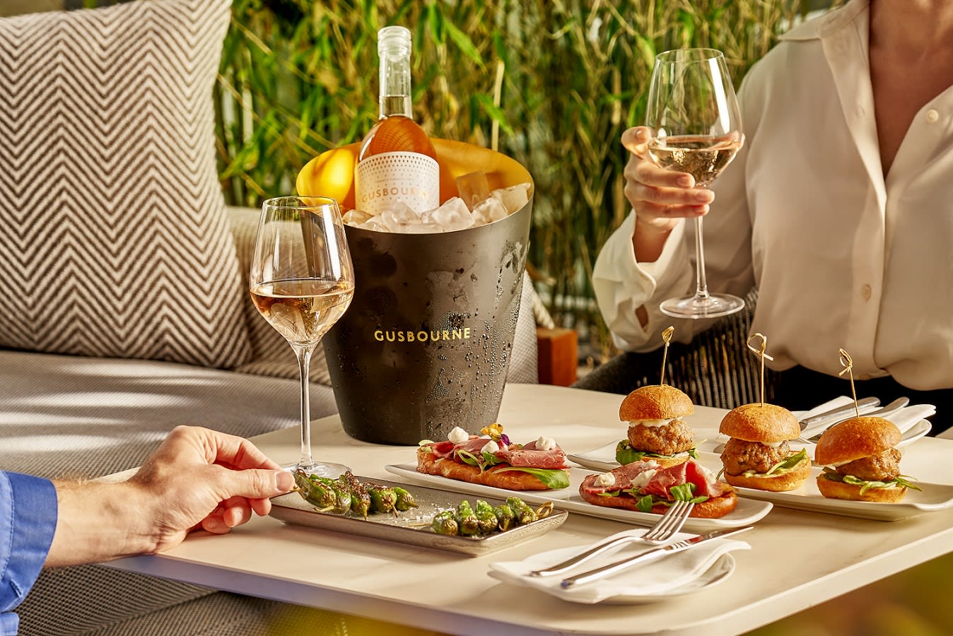 Elondi Bar&terrace   Gusbourne Wine, Mini Burgers and Flatbreads