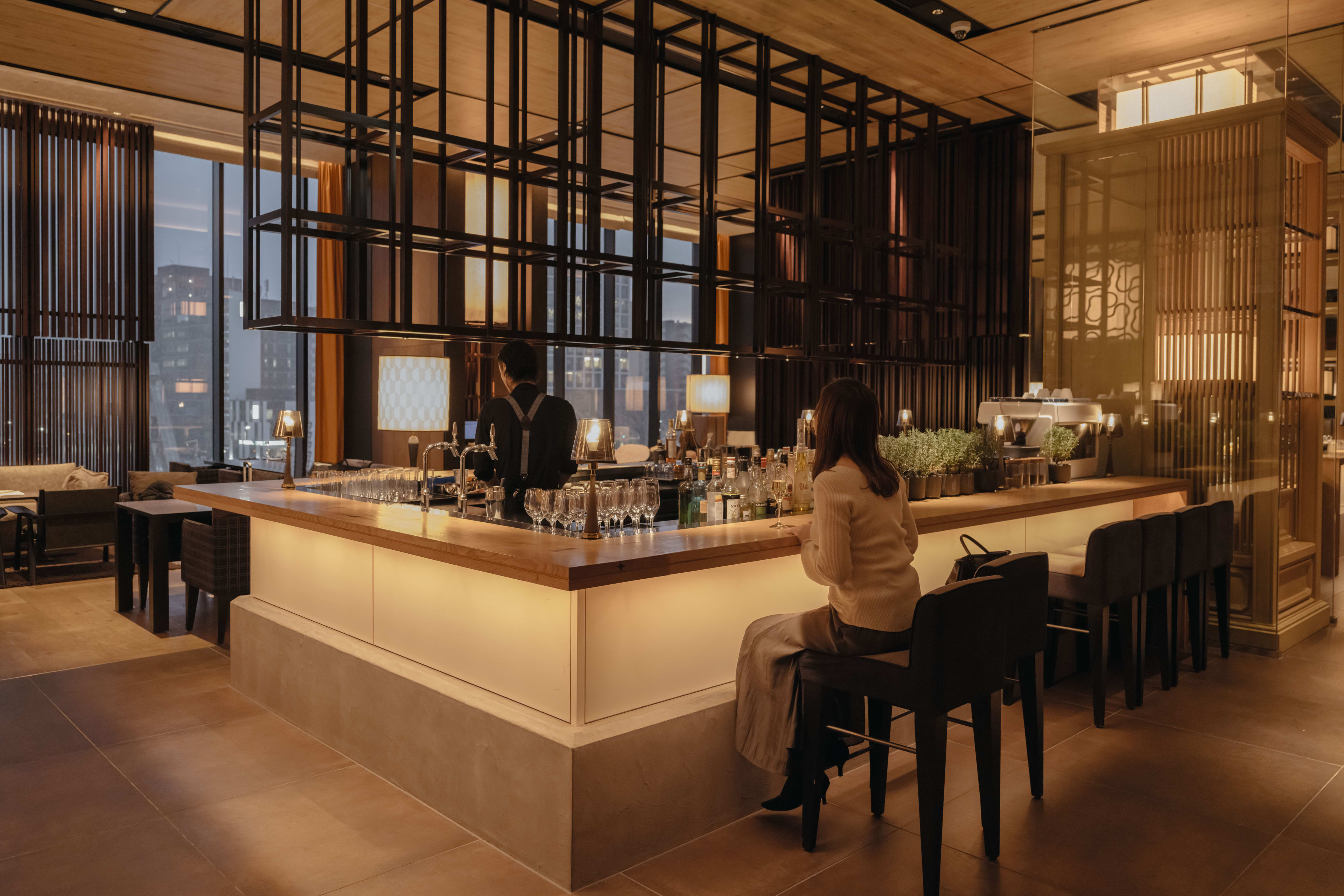 Kmqct P1021 Five Lounge Guest