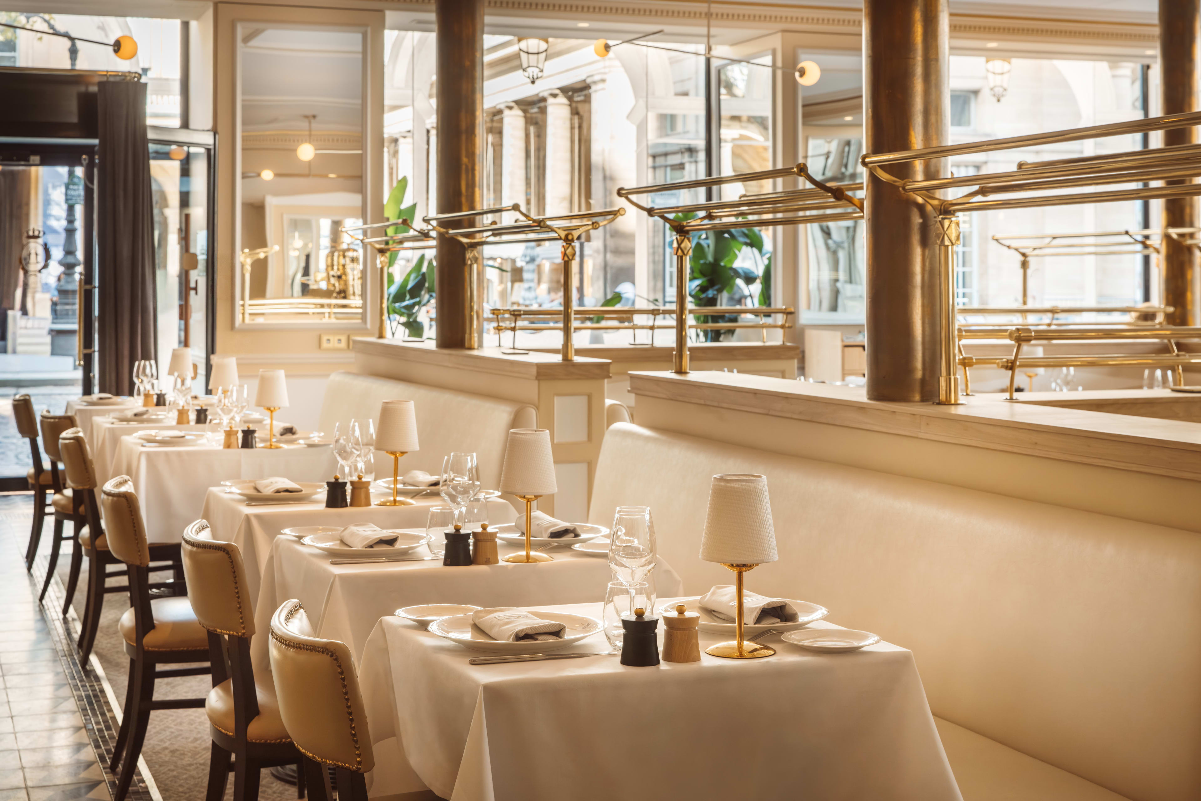 Paraz Brasserie Du Louvre Entrance Table Setting
