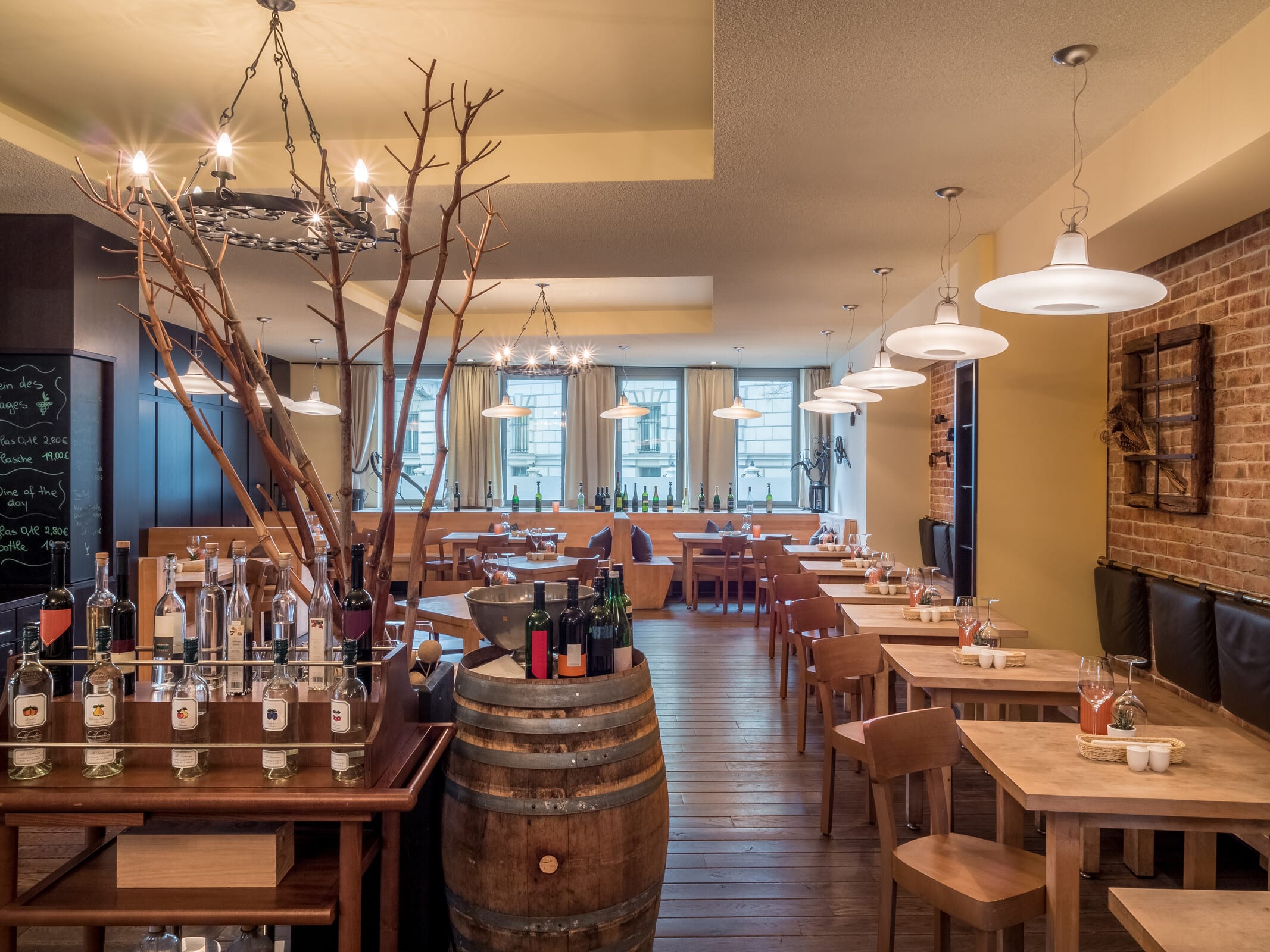 R S27641 Viejv Restaurant Heuriger Overview Scr