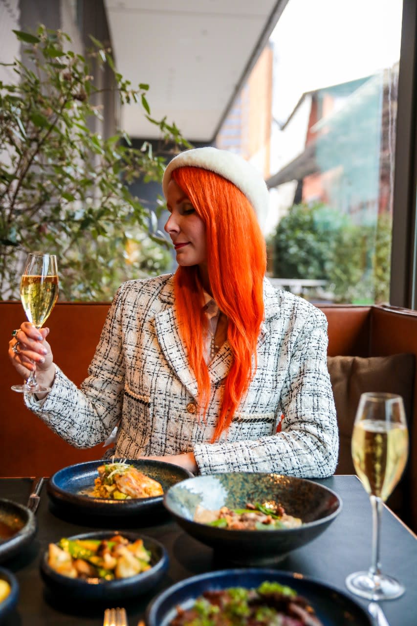 Bergh P1688 Guest at Champagne Brunch 1280x1280