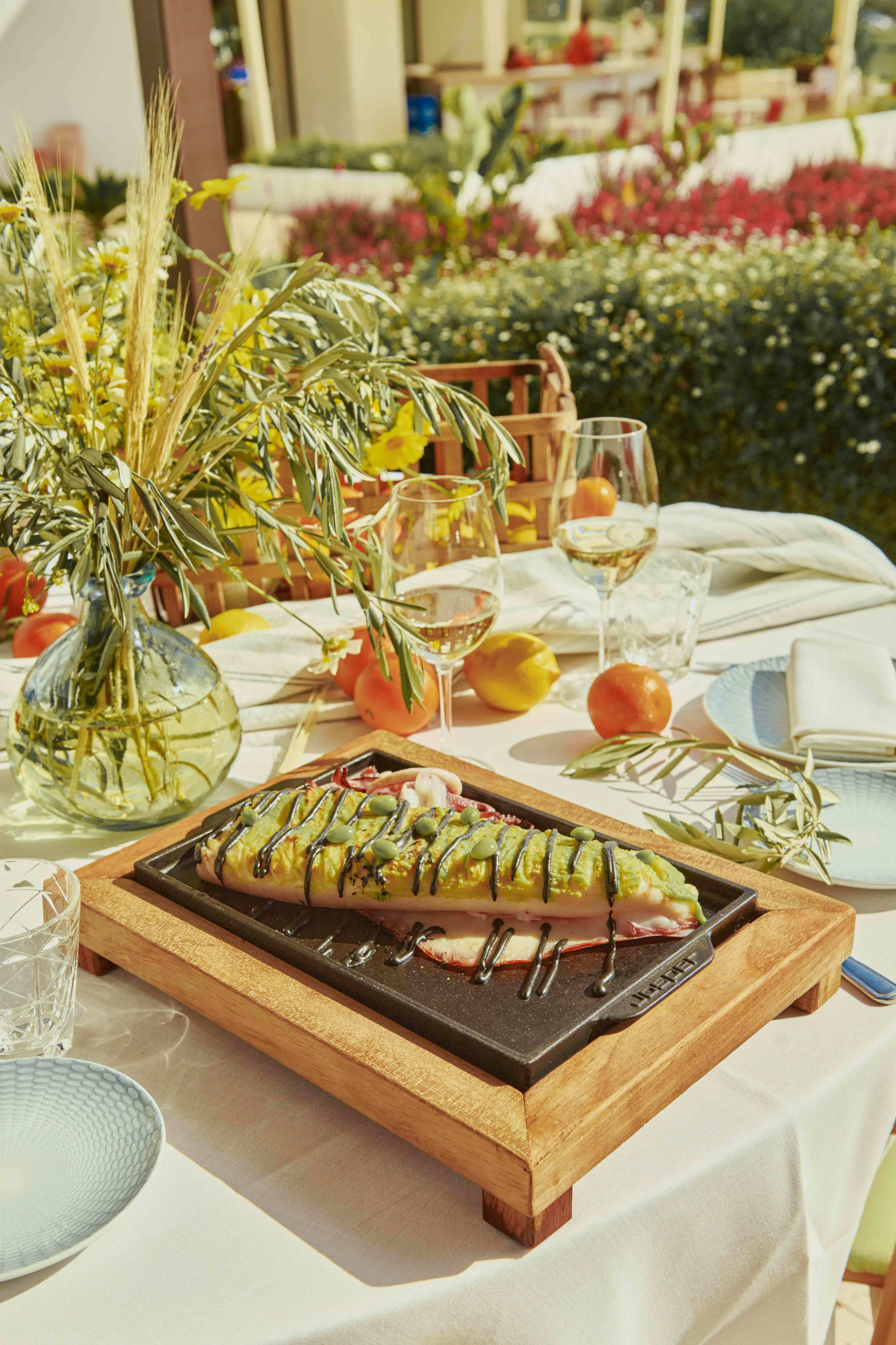 Calamar Entero Con Crema De Habitas Baby Y Alioli Negro (2)