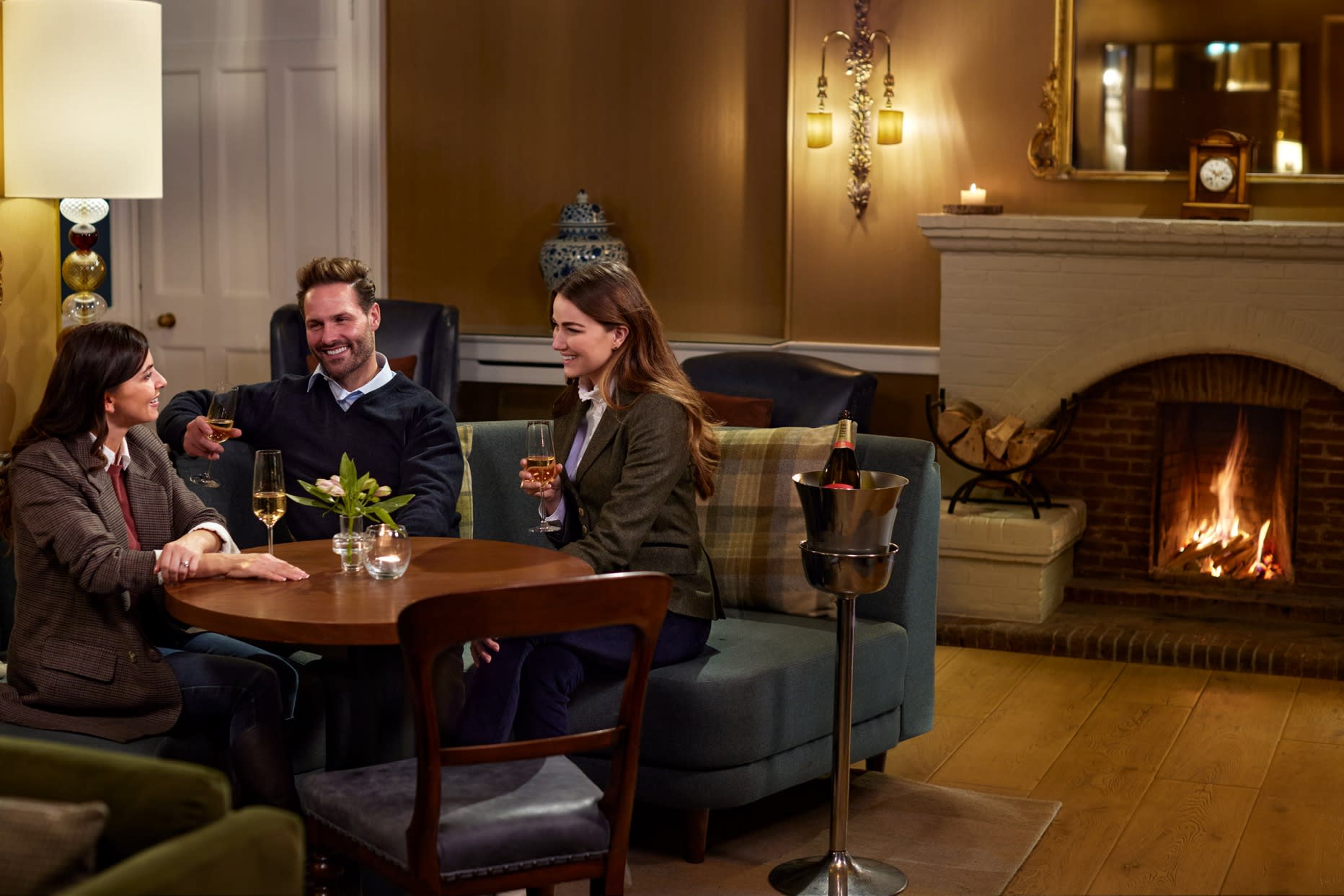 State Room Lounge Group Lifestyle Copy Small