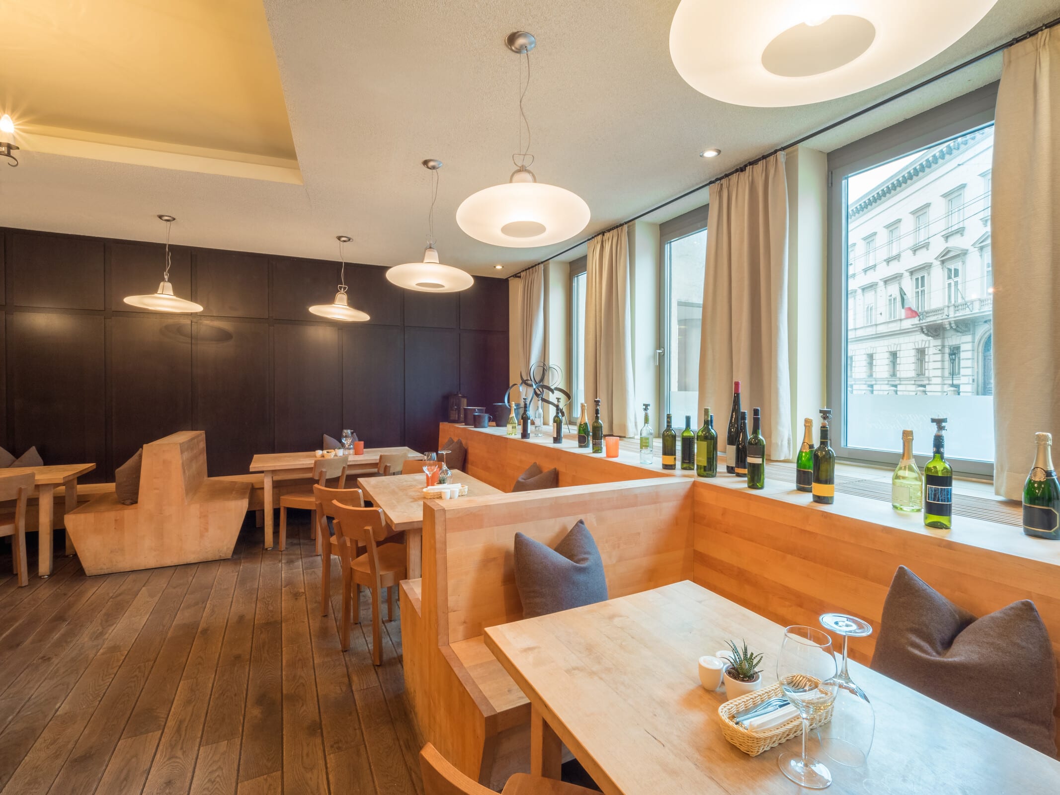 R S27640 Viejv Restaurant Heuriger Scr