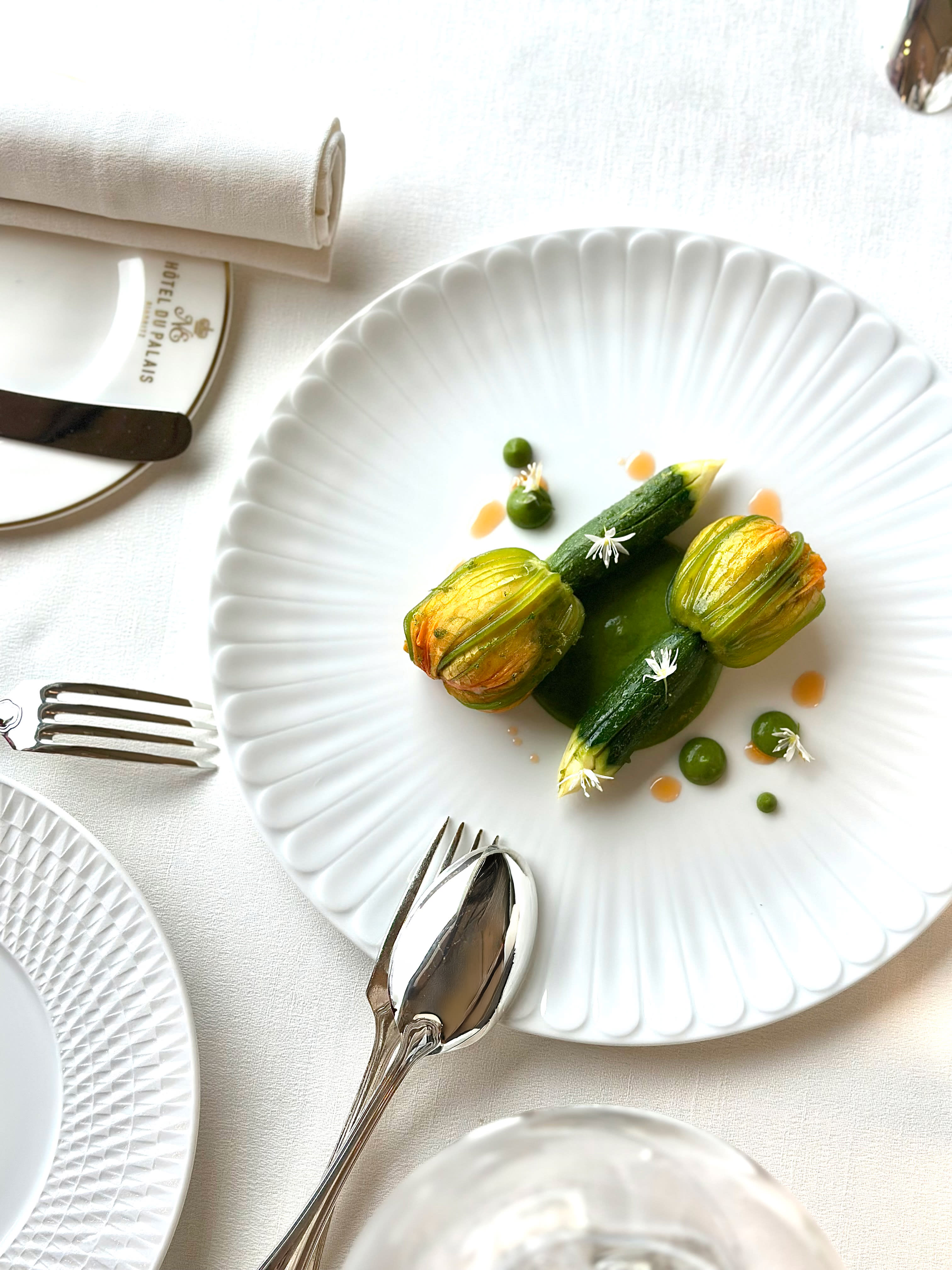 L'araignée De Mer Et Fleurs De Courgette La Rotonde Hôtel Du Palais 2024 Retouchée (1)