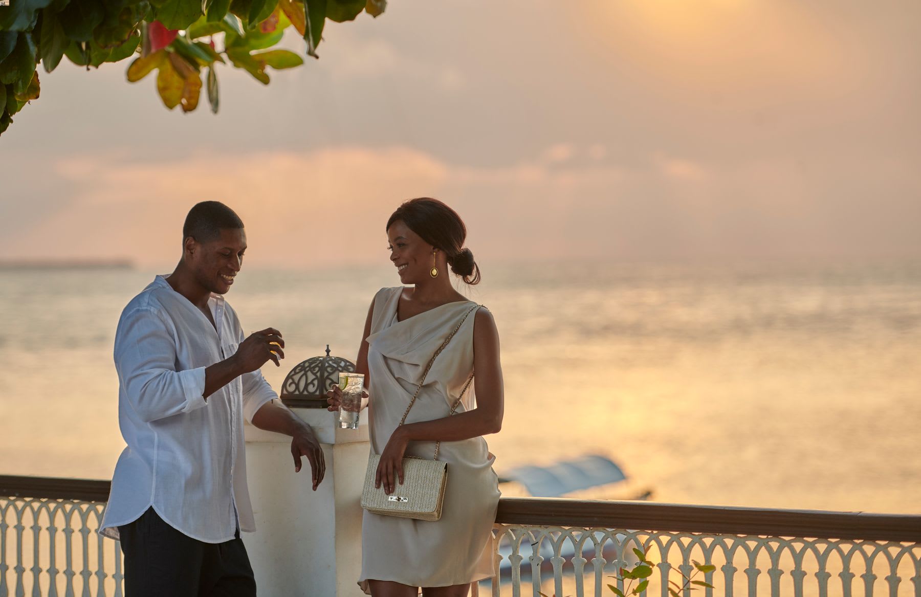 Znzph P298 Lifestyle Couple Sundowners