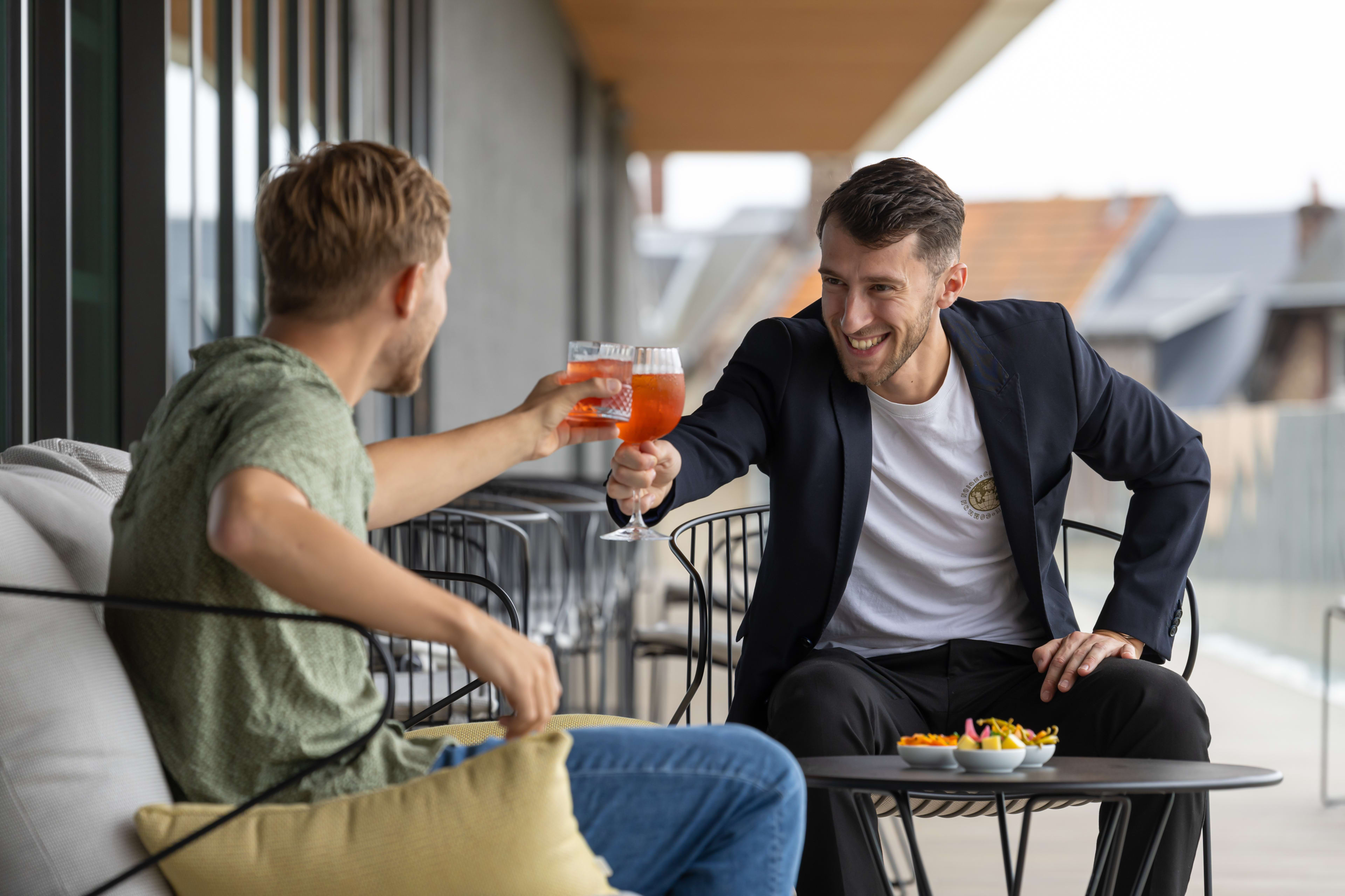 Dolzr Casual Lifestyle Friends 6