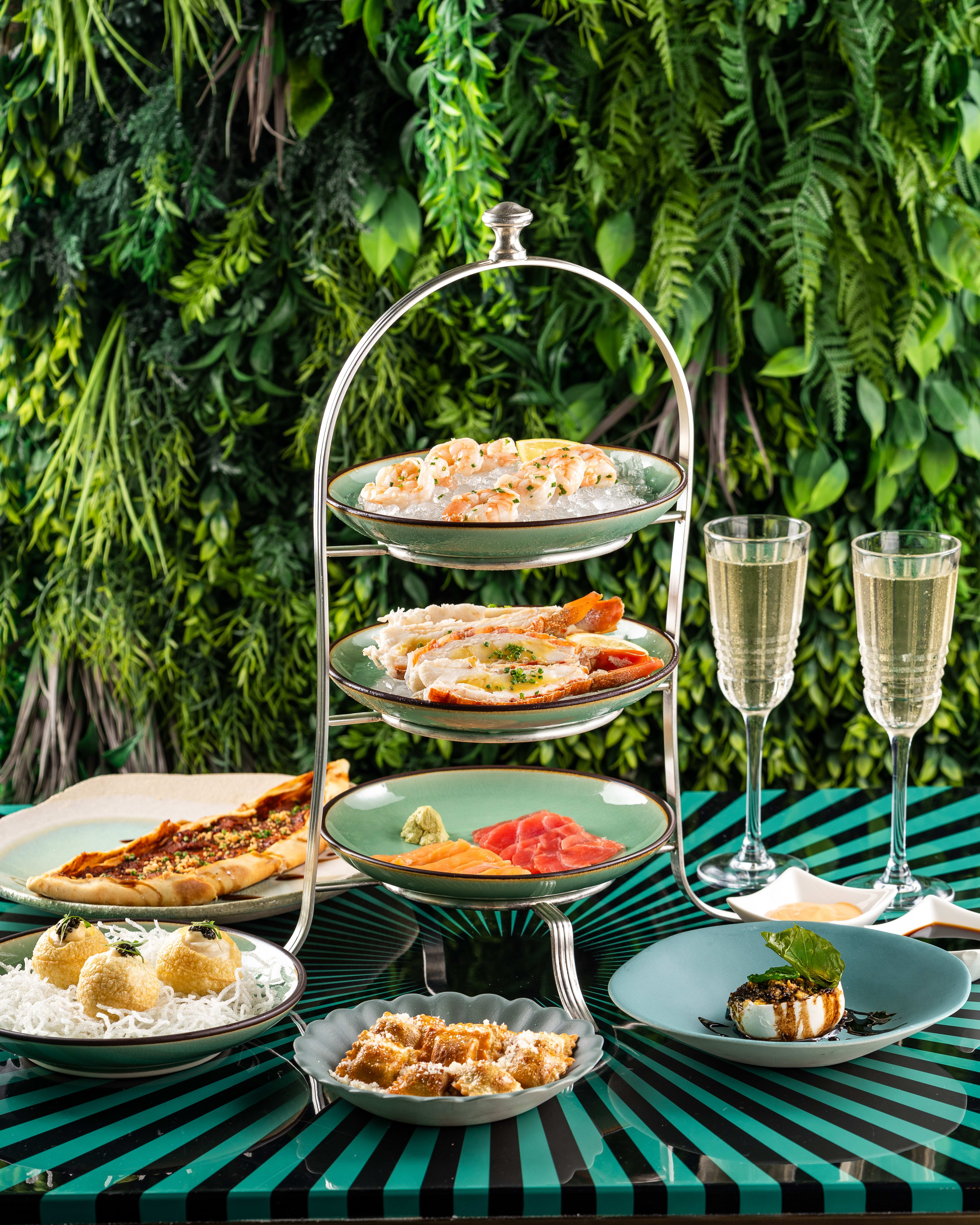 Bubbly Drunch SeaFood Tower at Cyan Brasserie