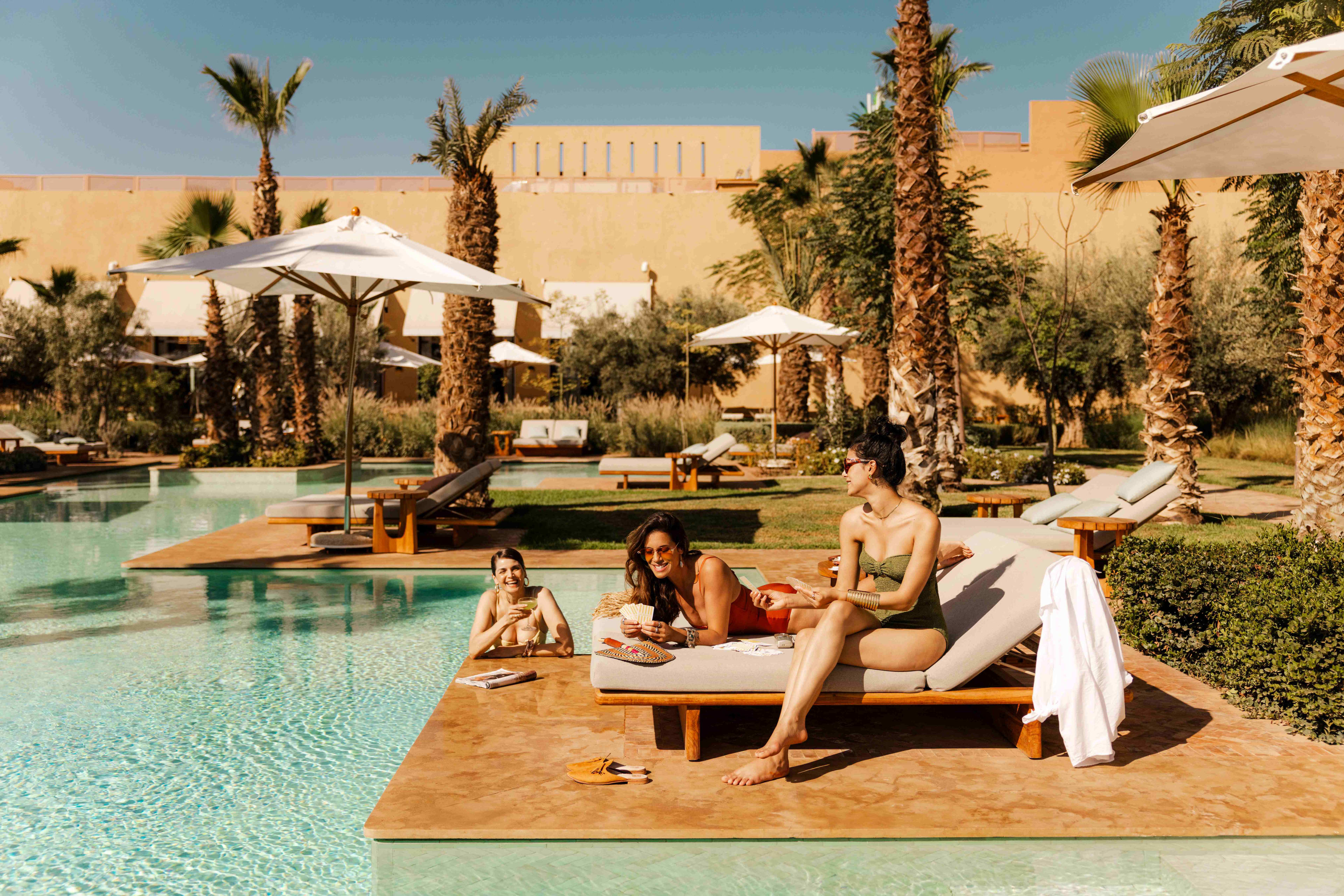 Marph Oasis Pool Sunbed Swimming Three Woman Palmtrees Sun Blue Sky