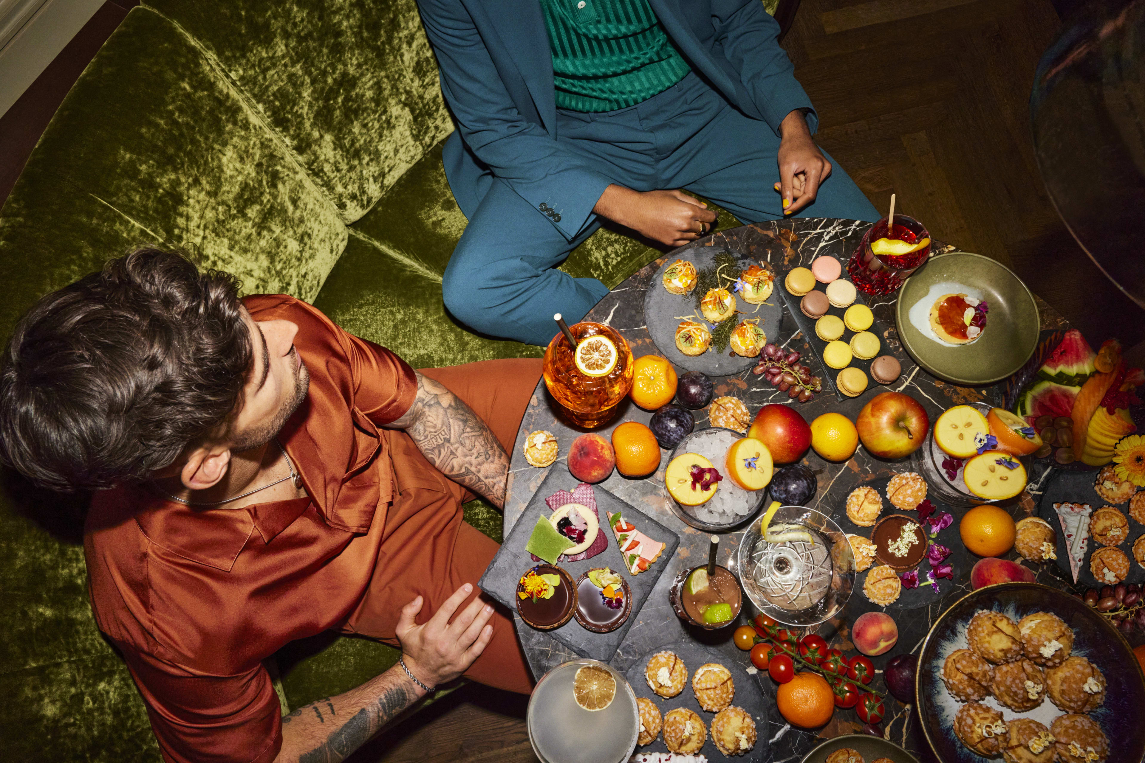 Andz P0120 Friends Dining Overview