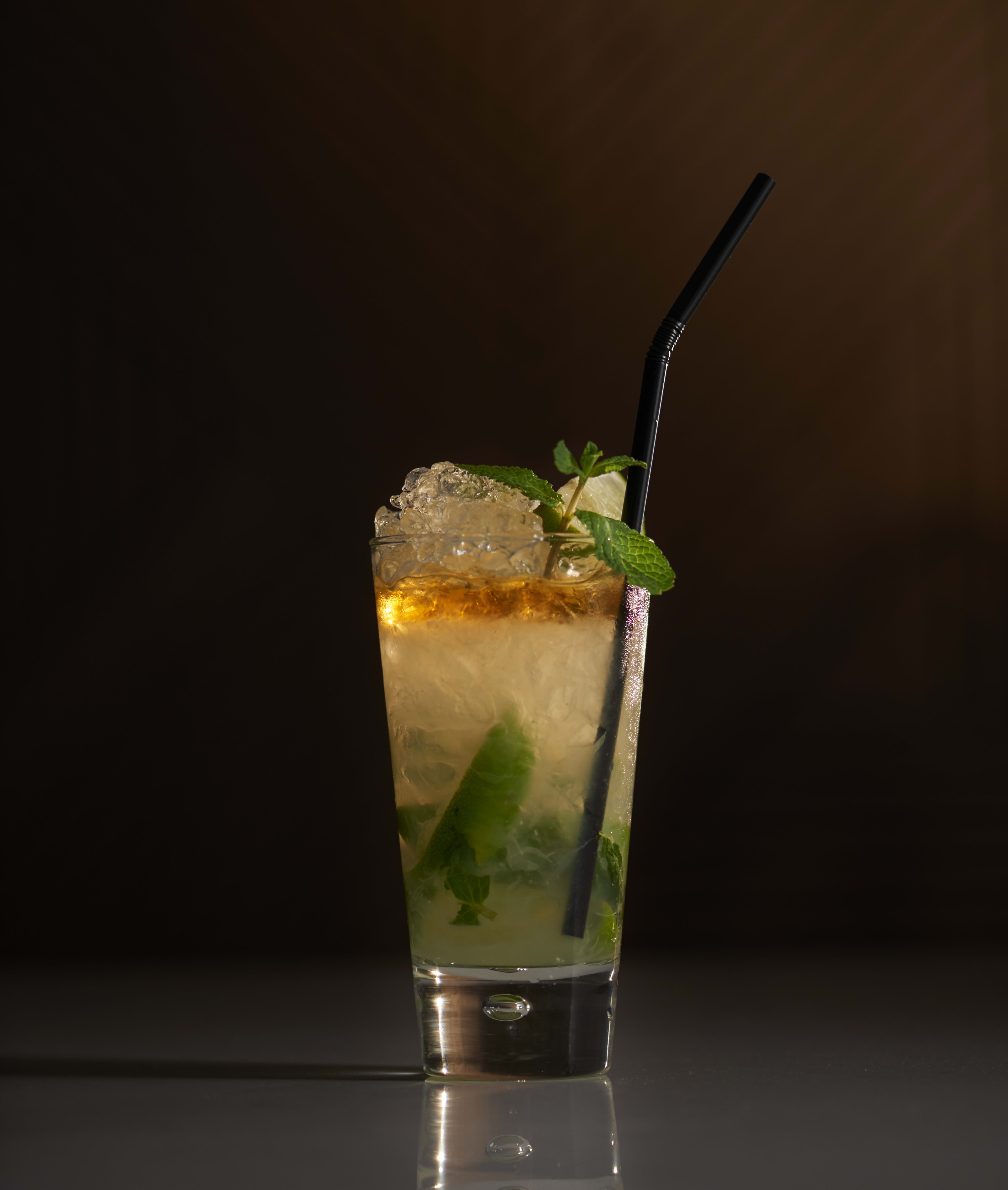 Hyatt Place London Heathrow Airport P003 Dining Bar Cocktail Mojito