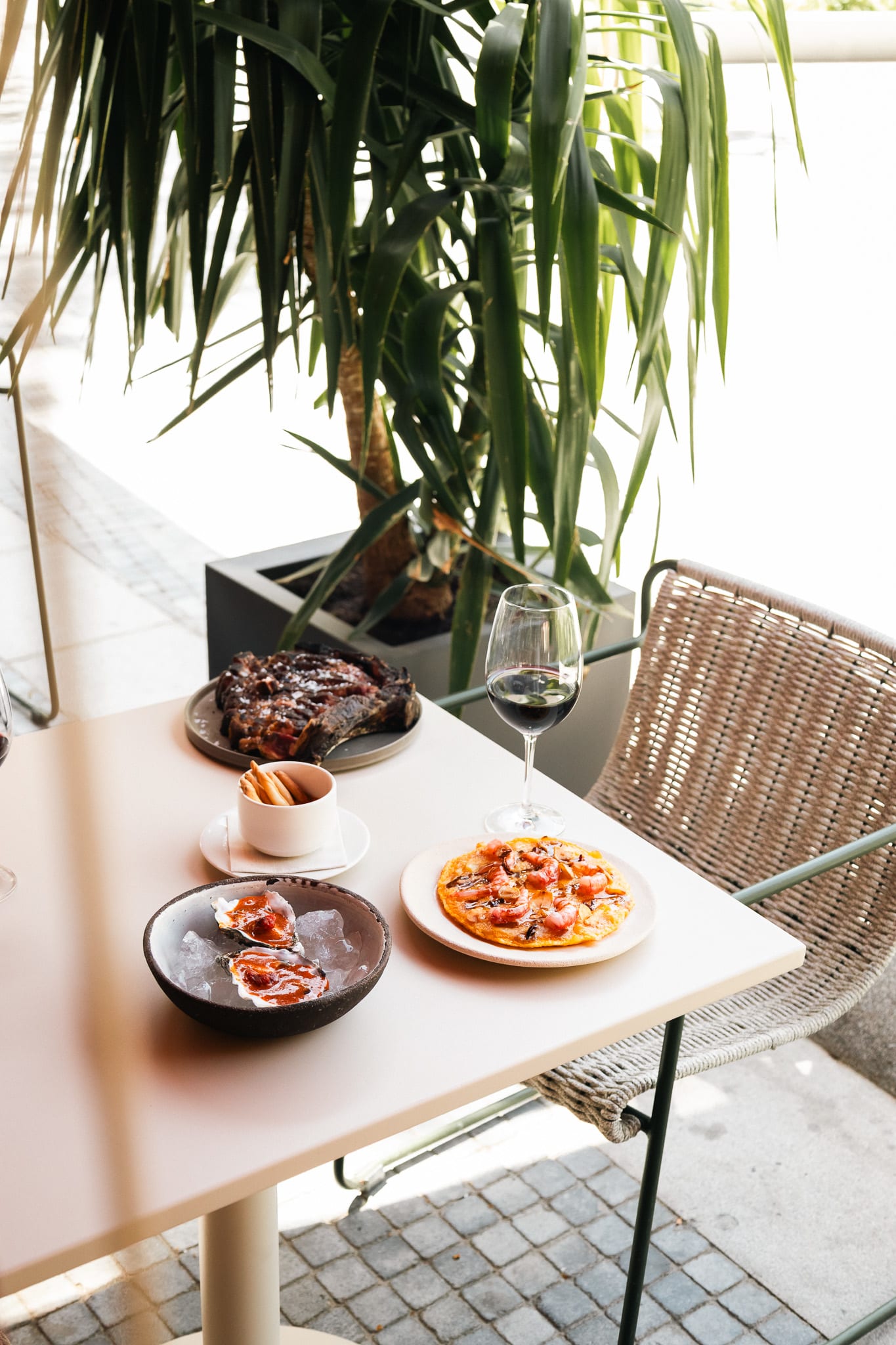 Madrp Terrace Table Bodegon