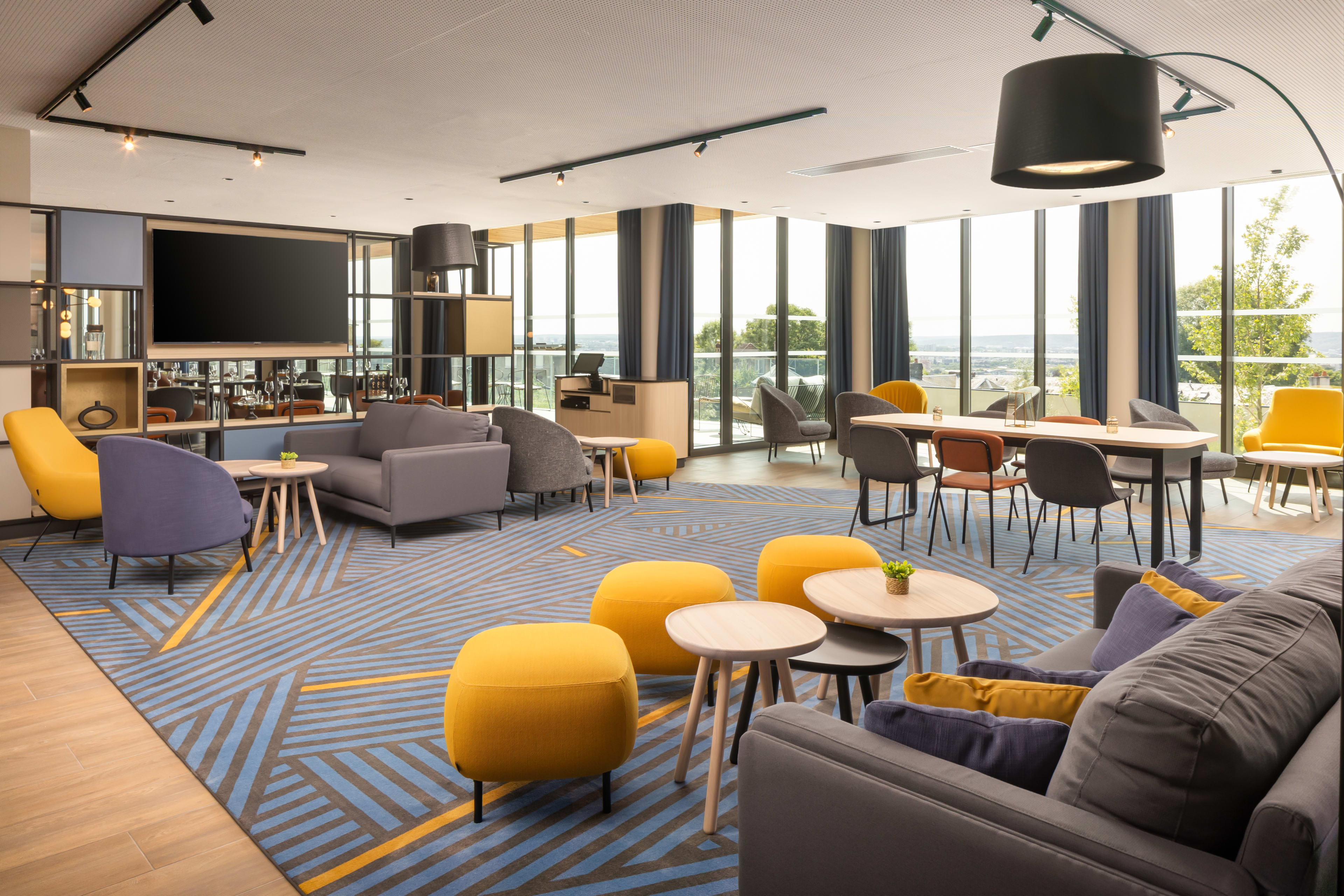 Dolzr Lobby Lounge 1