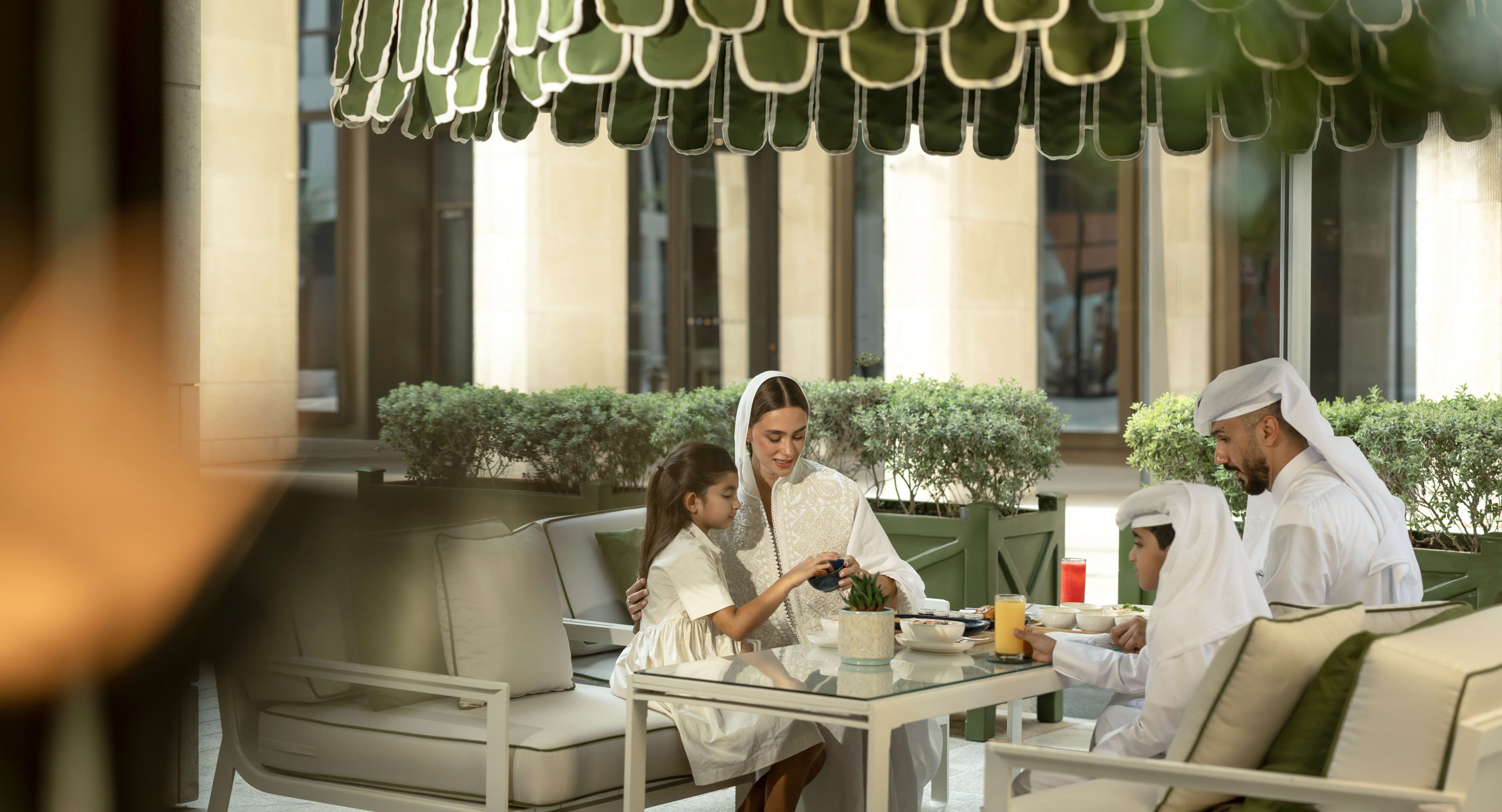 Anis Family Breakfast Outdoor 2