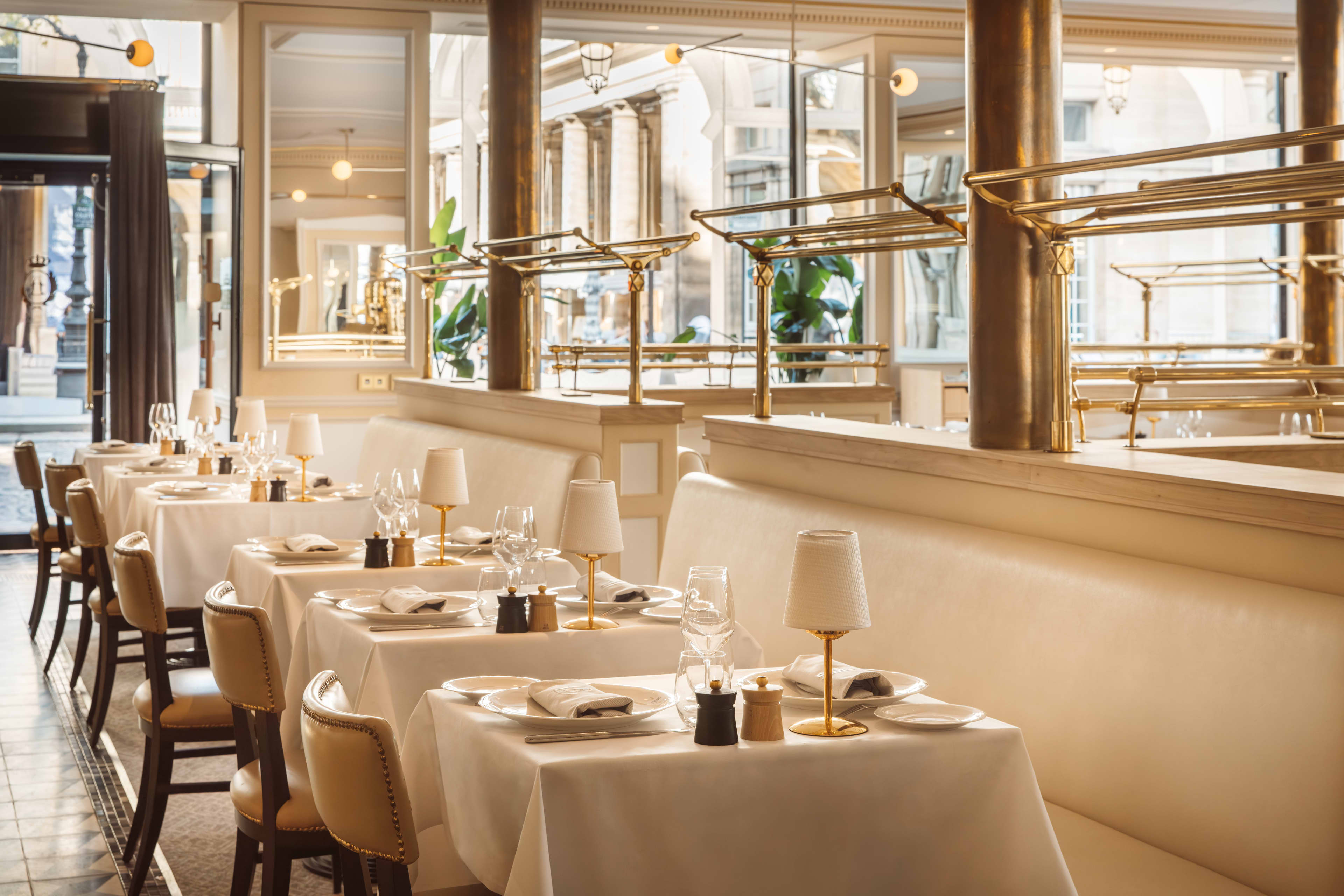 Paraz Brasserie Du Louvre Entrance Table Setting