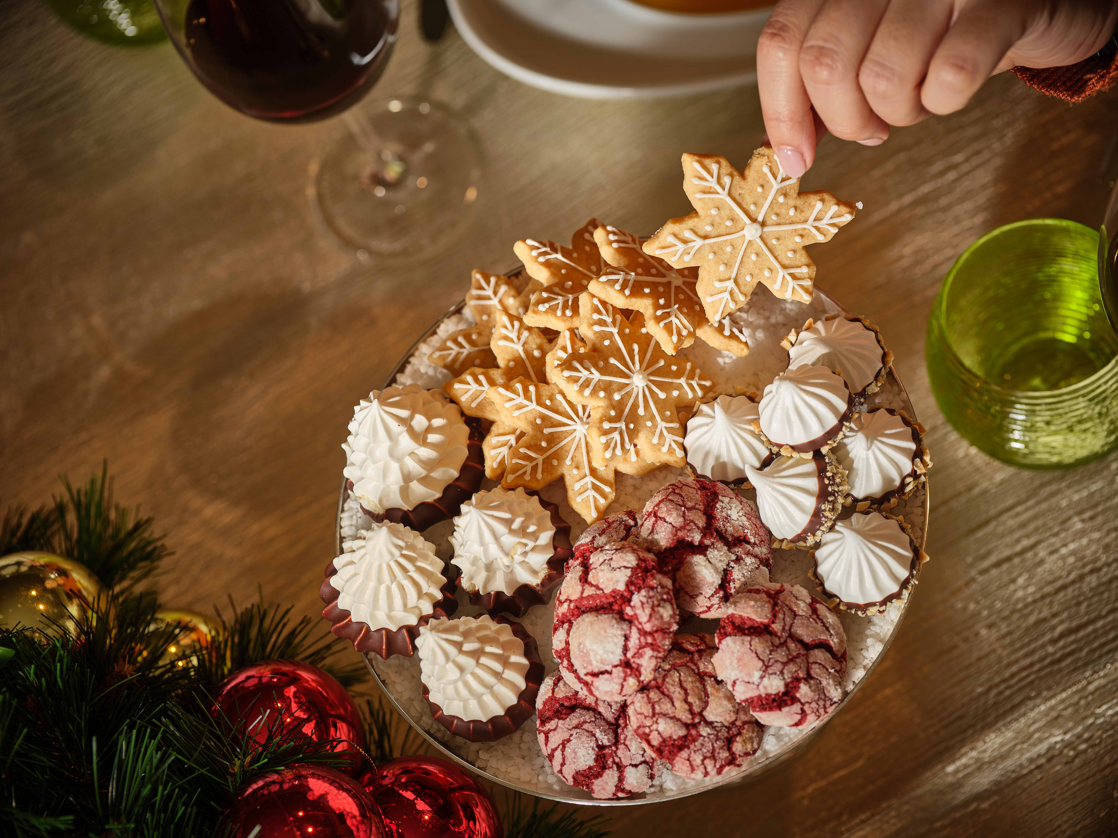 Global P1643 Holiday Cookie Presentation