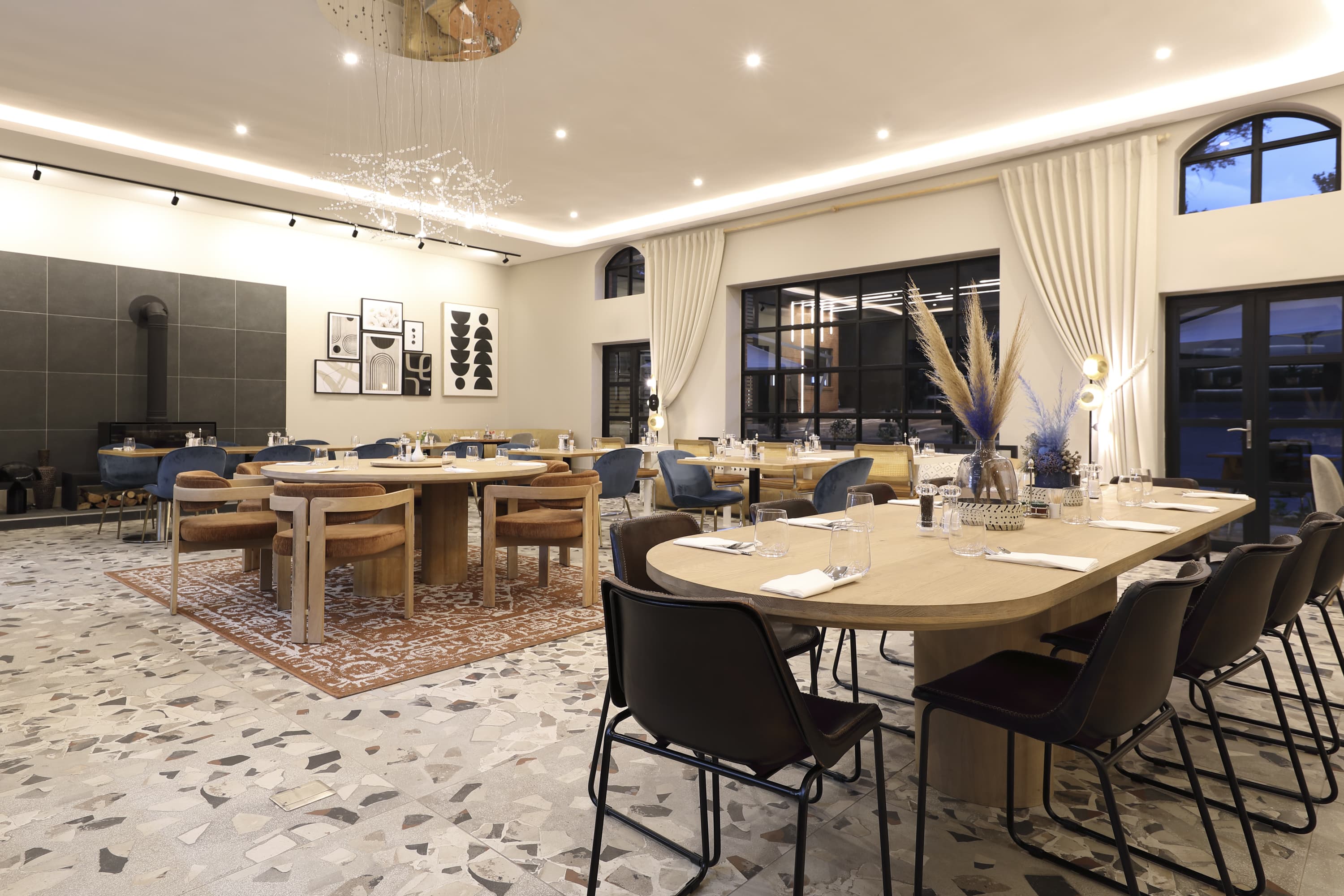 Johxs P0042 the Medley Restaurant Table