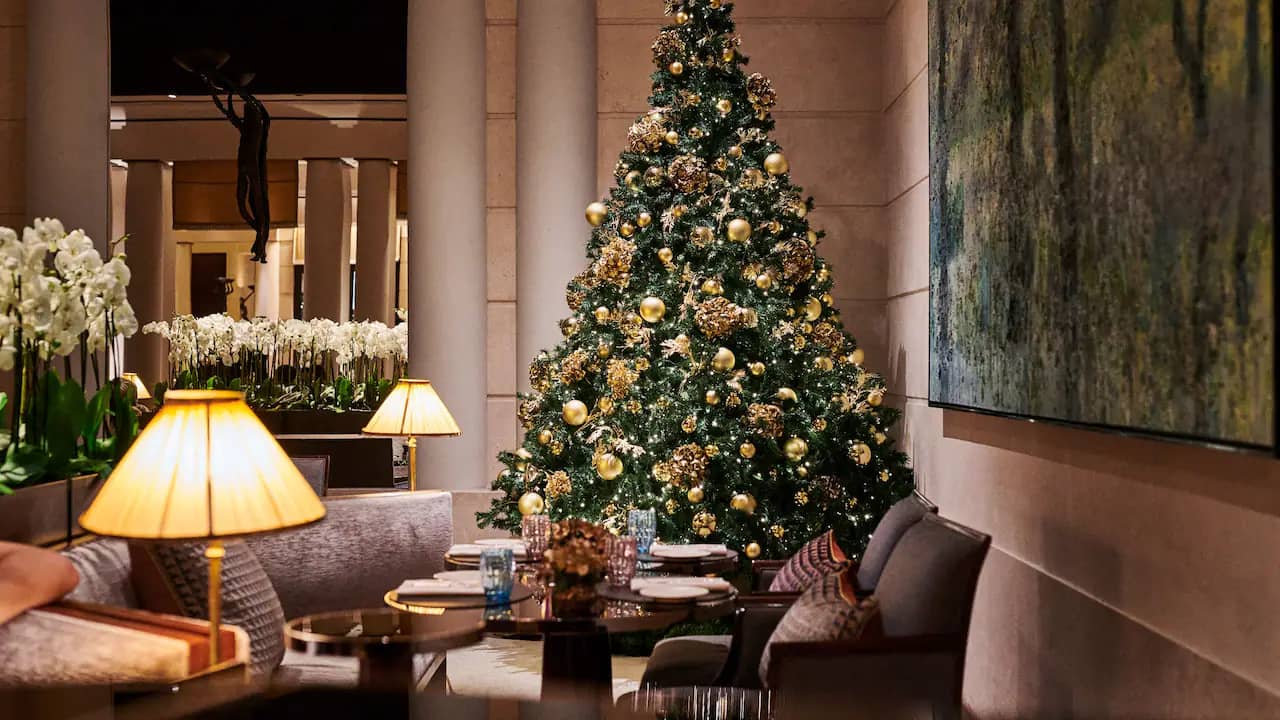 Parph P1724 Cafe Jeanne Christmas Tree.16x9