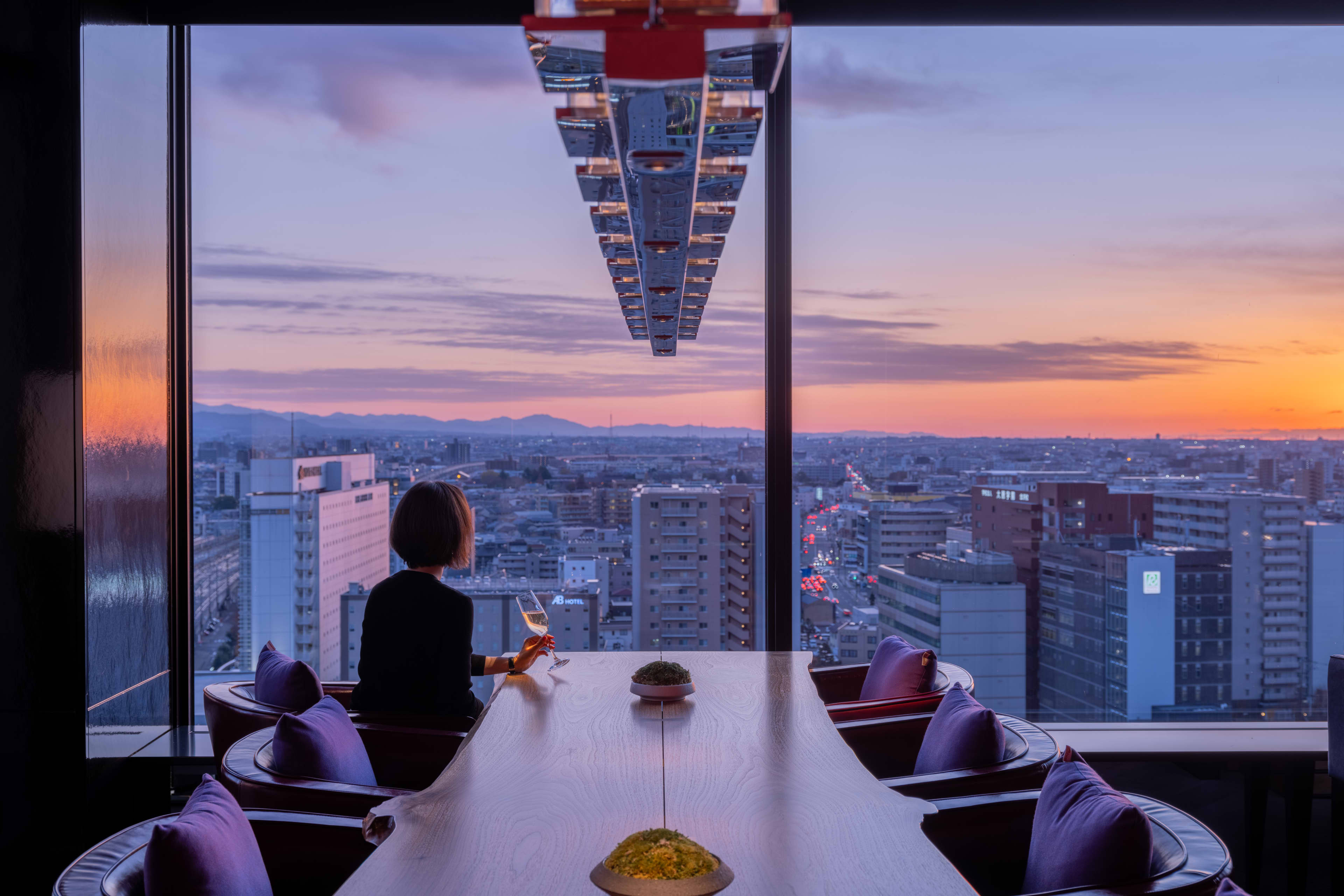 Kmqct P0935 Twilight Guest