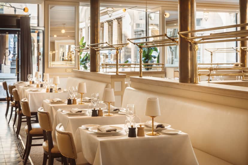 Paraz Brasserie Du Louvre Entrance Table Setting