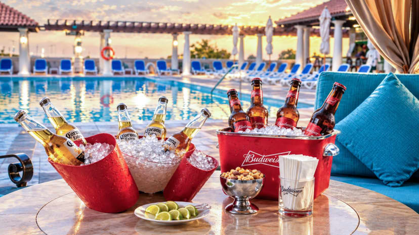 Pool Bar